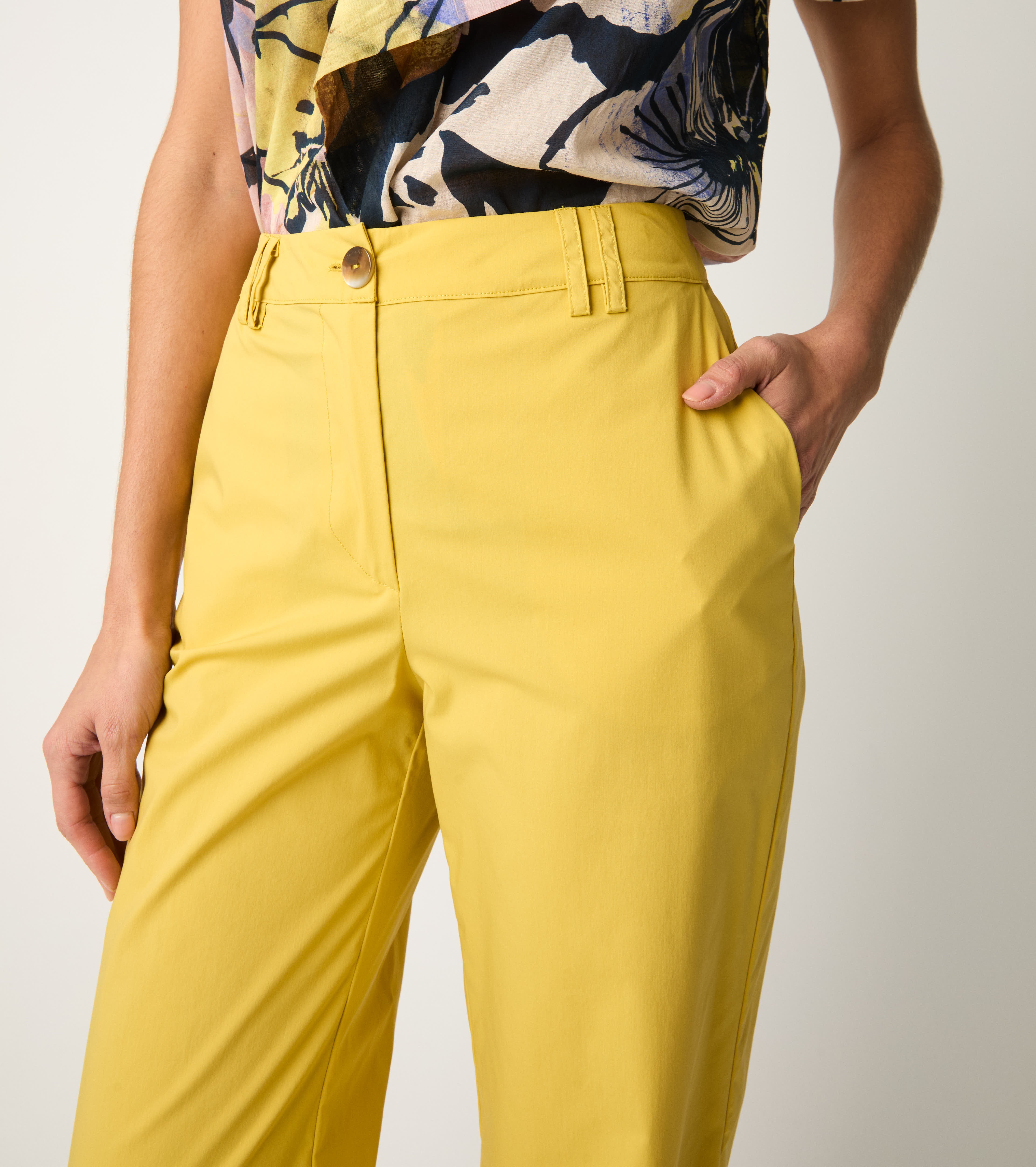 Pantaloni in cotone con cintura olio