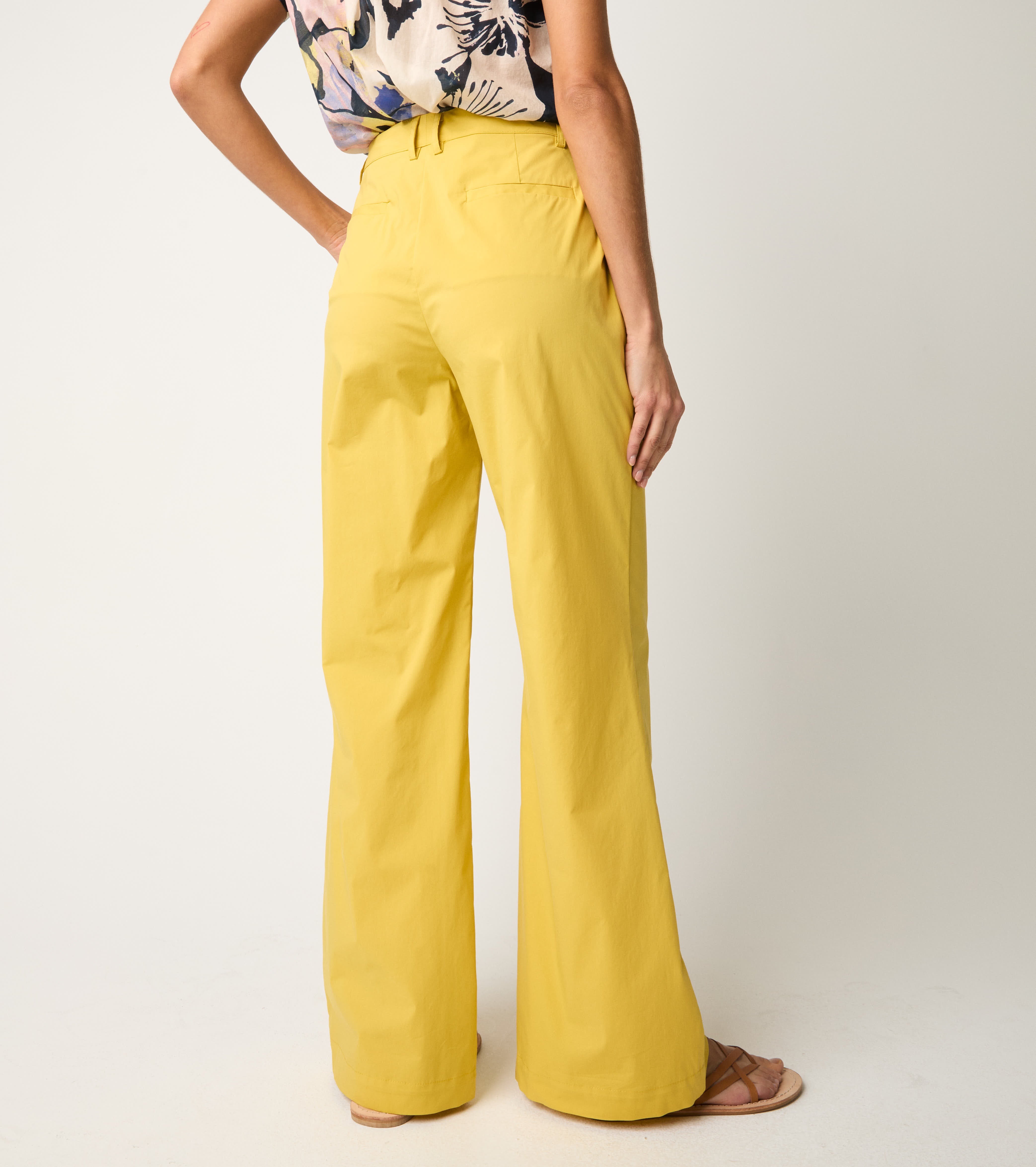 Pantaloni in cotone con cintura olio