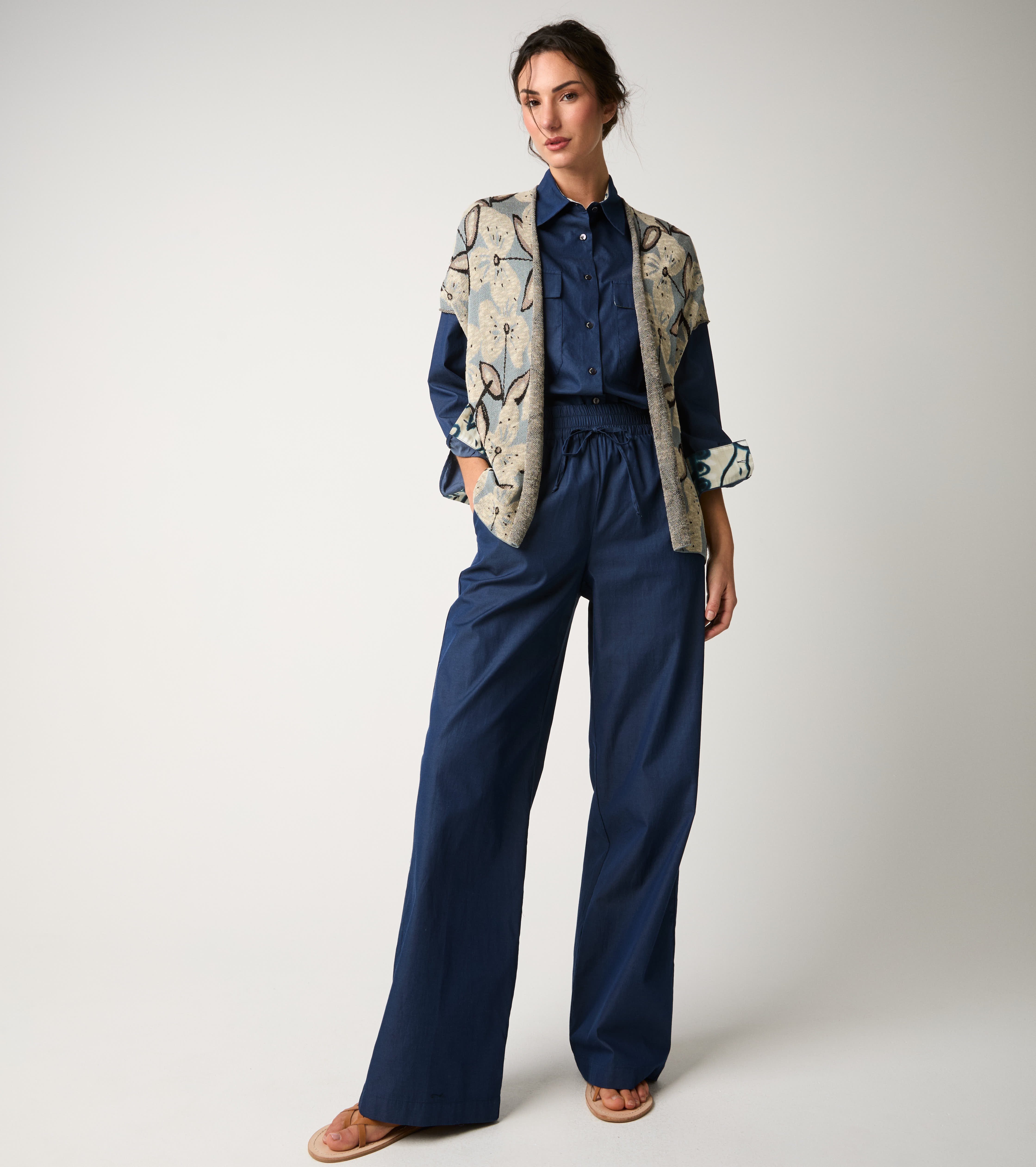 Панталони с плисета и полунощно шнурче