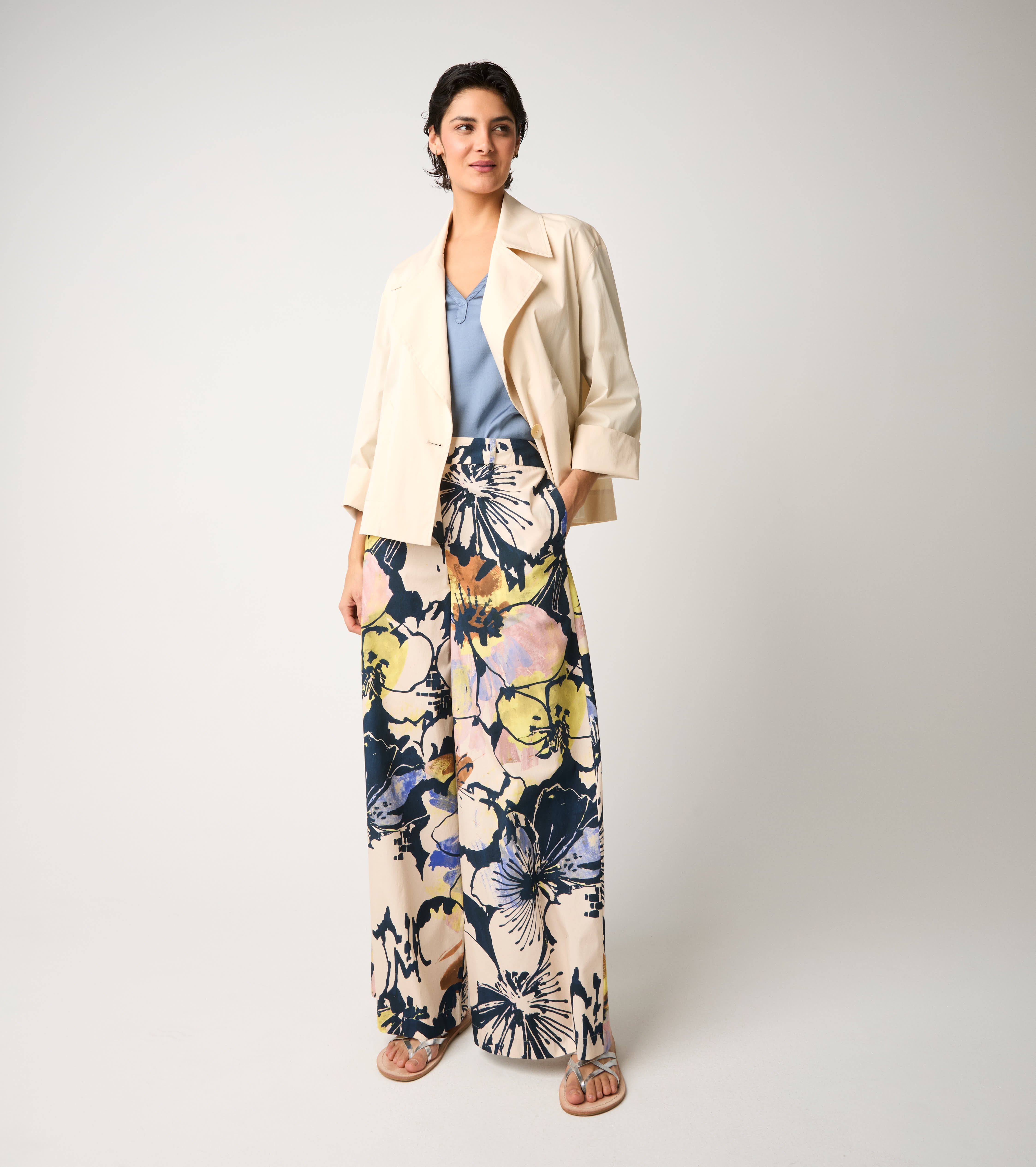 Панталон с флорален принт на цветя