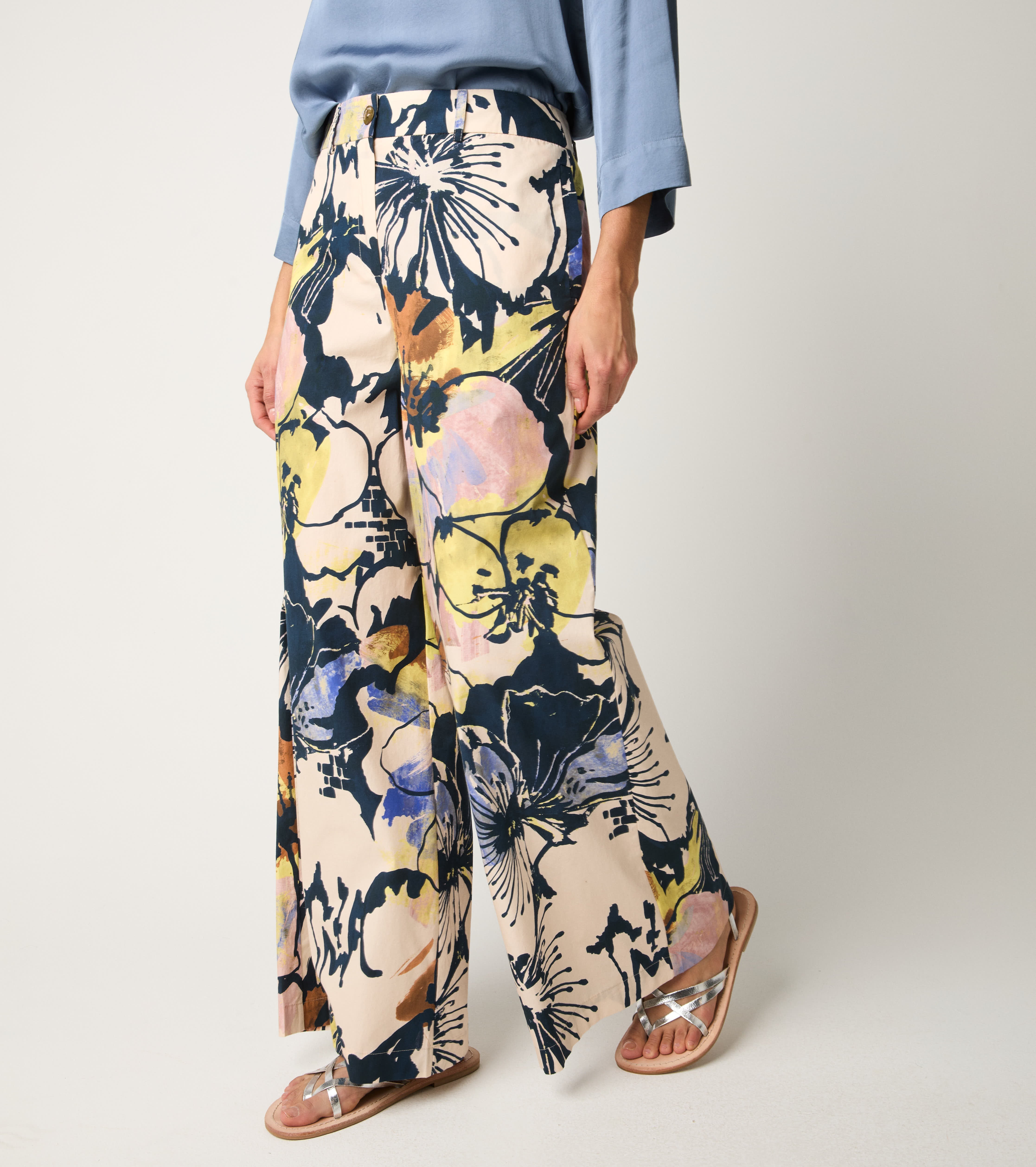 Панталон с флорален принт на цветя