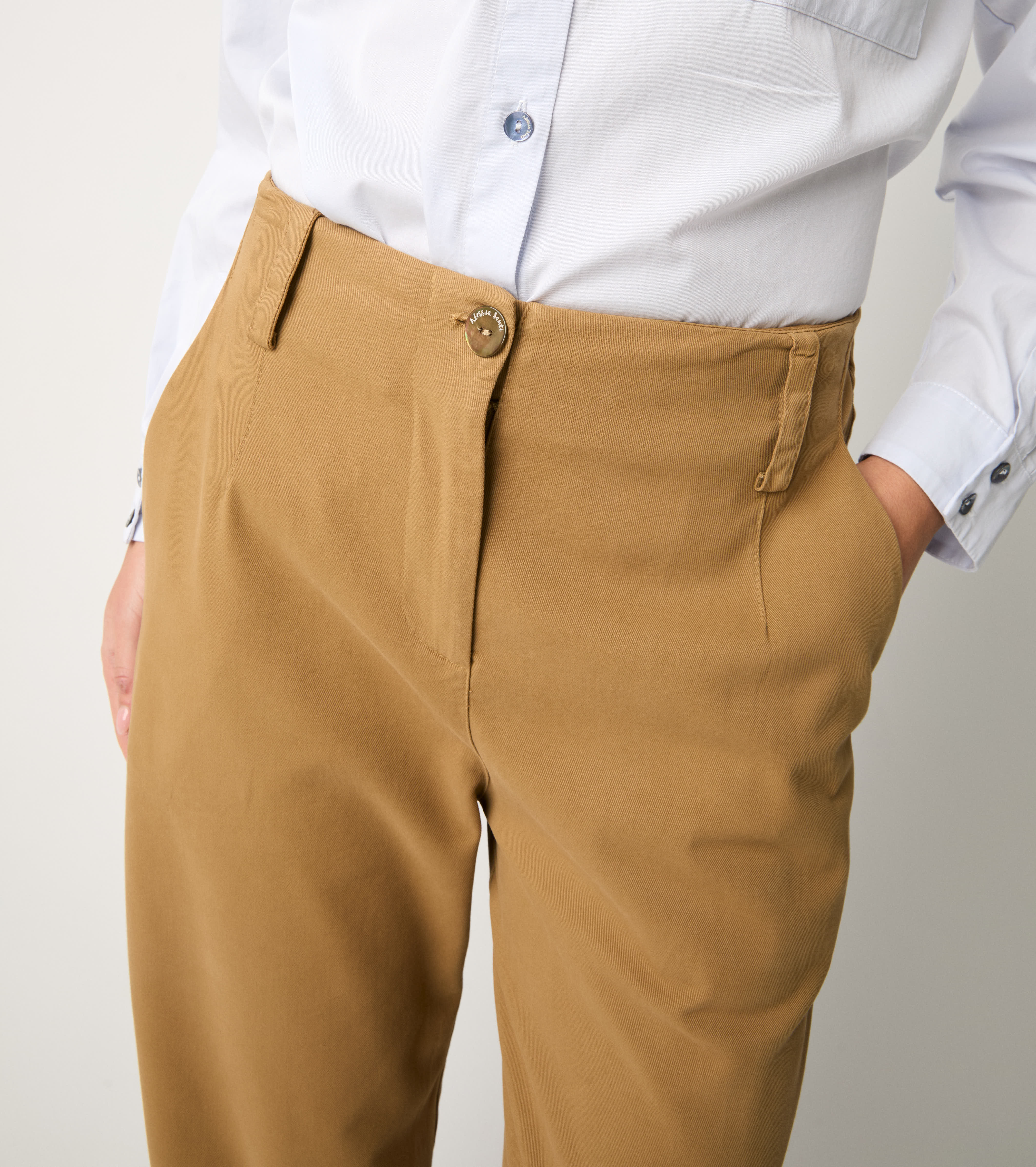Pantaloni cropped in cotone stretch gold