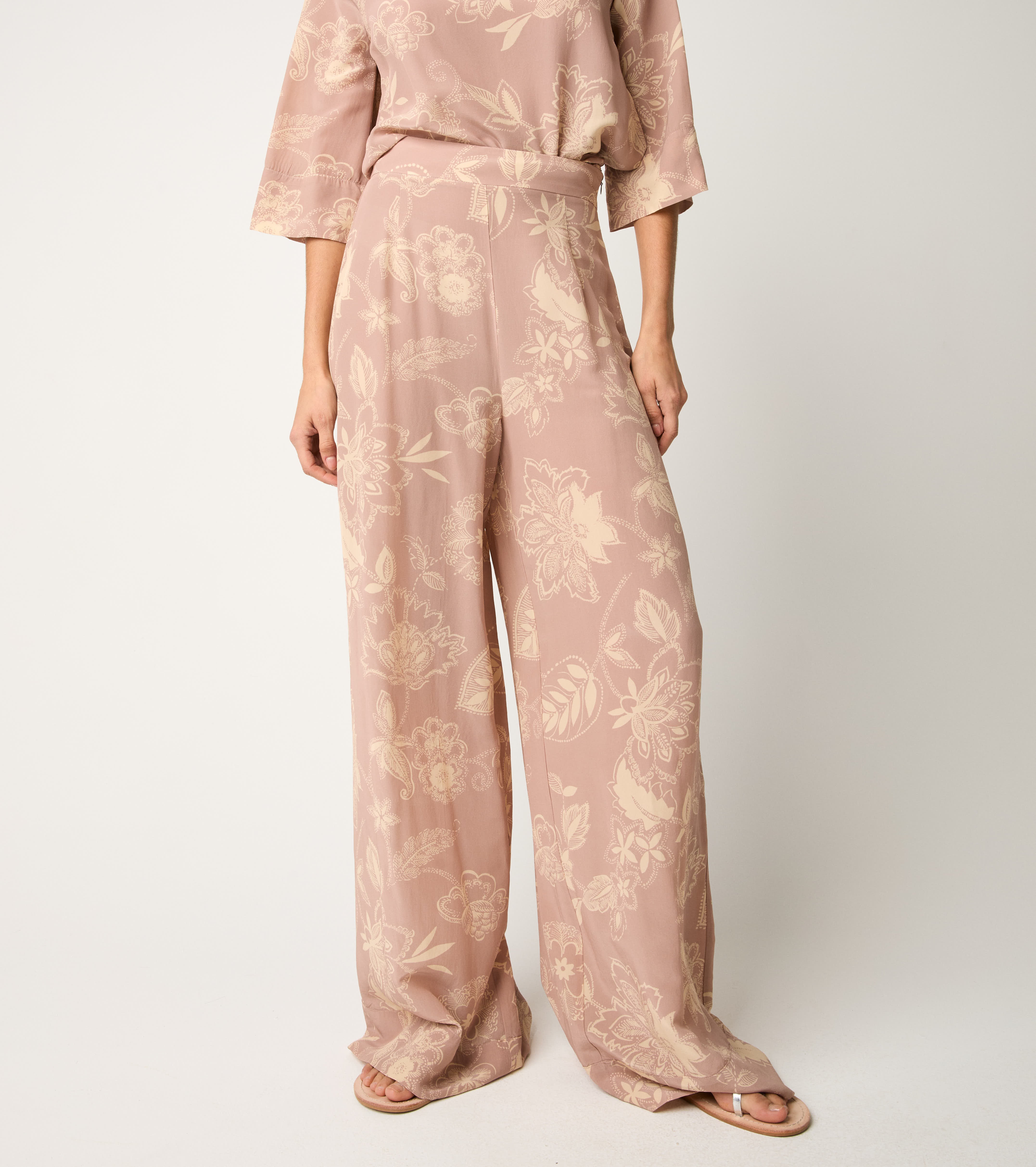 Панталони с флорален пайети принт