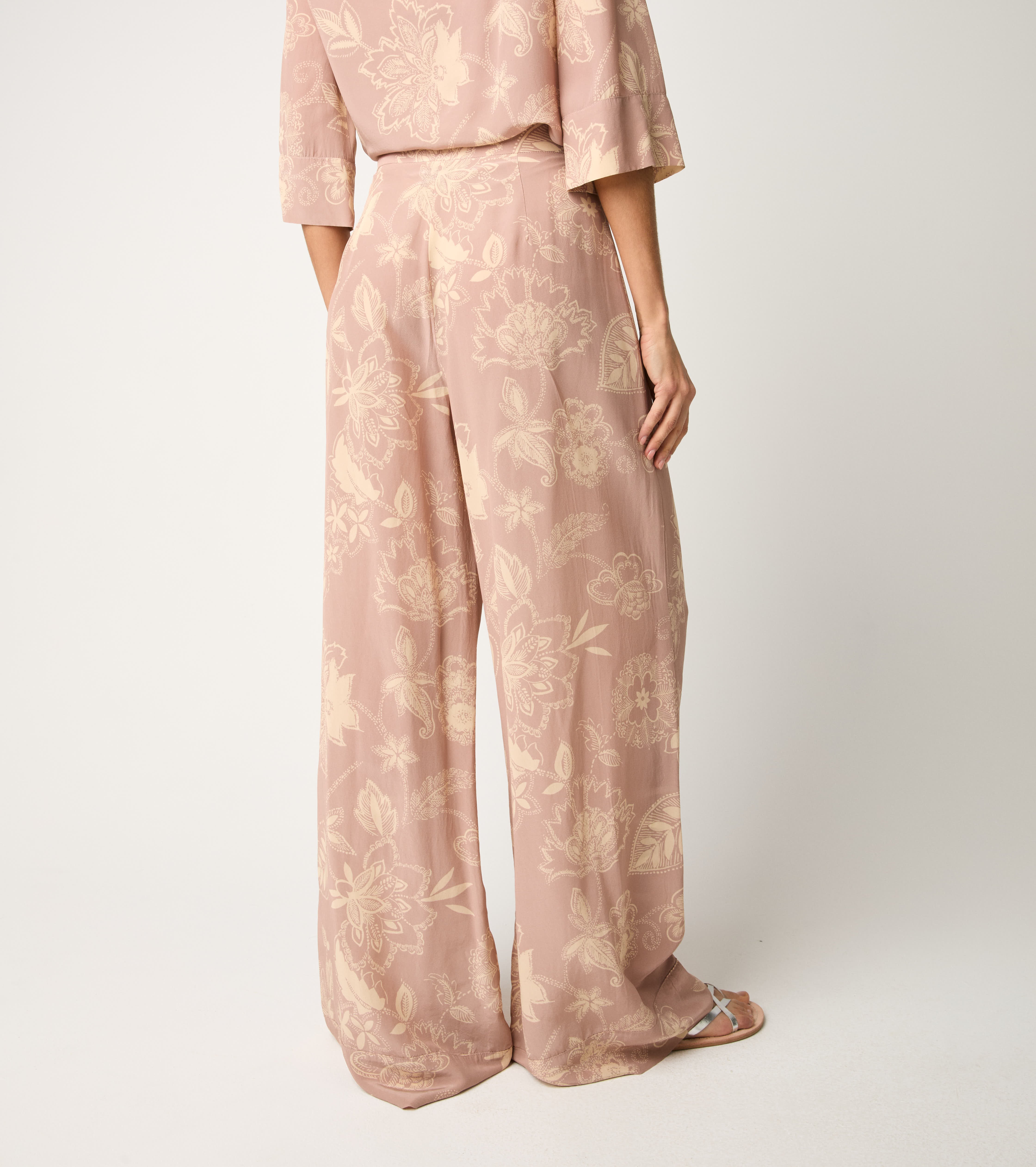 Панталони с флорален пайети принт