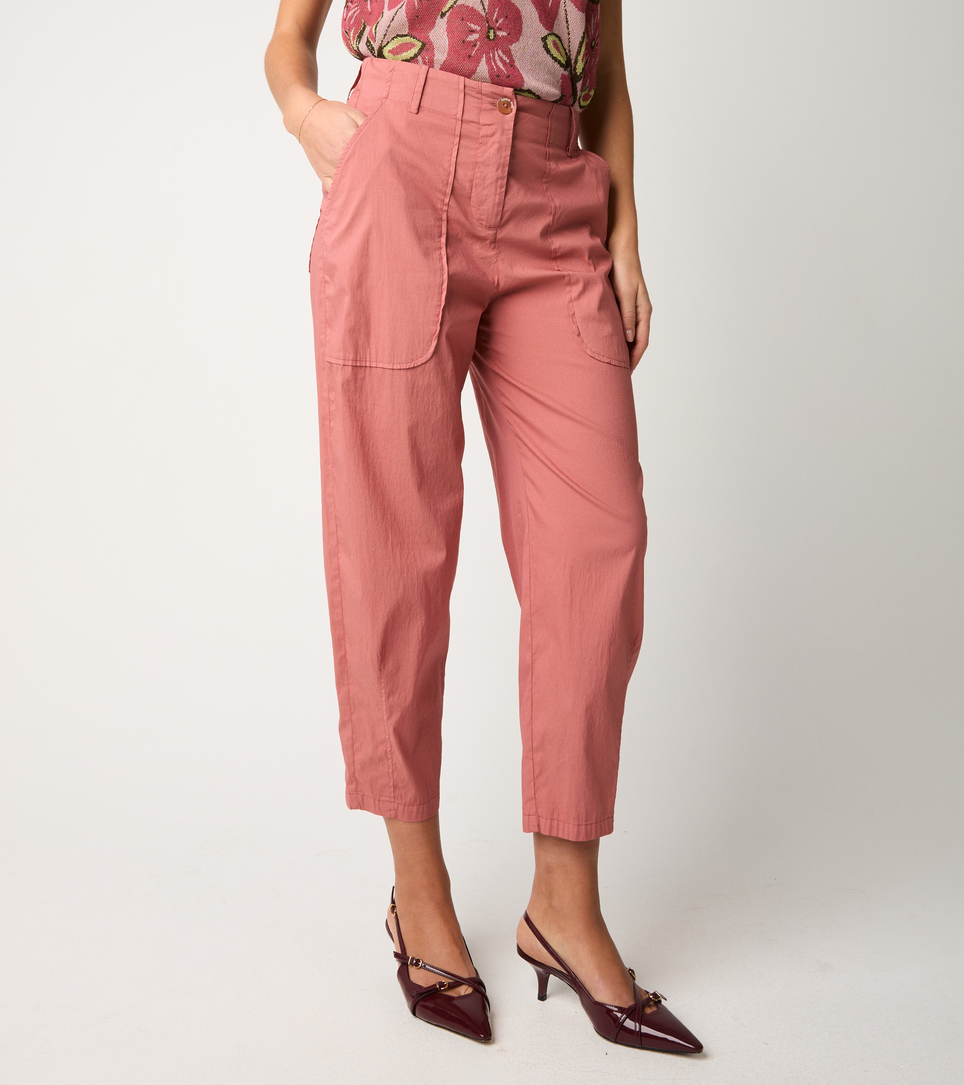 Памучни панталони с изрязани крачоли омбре