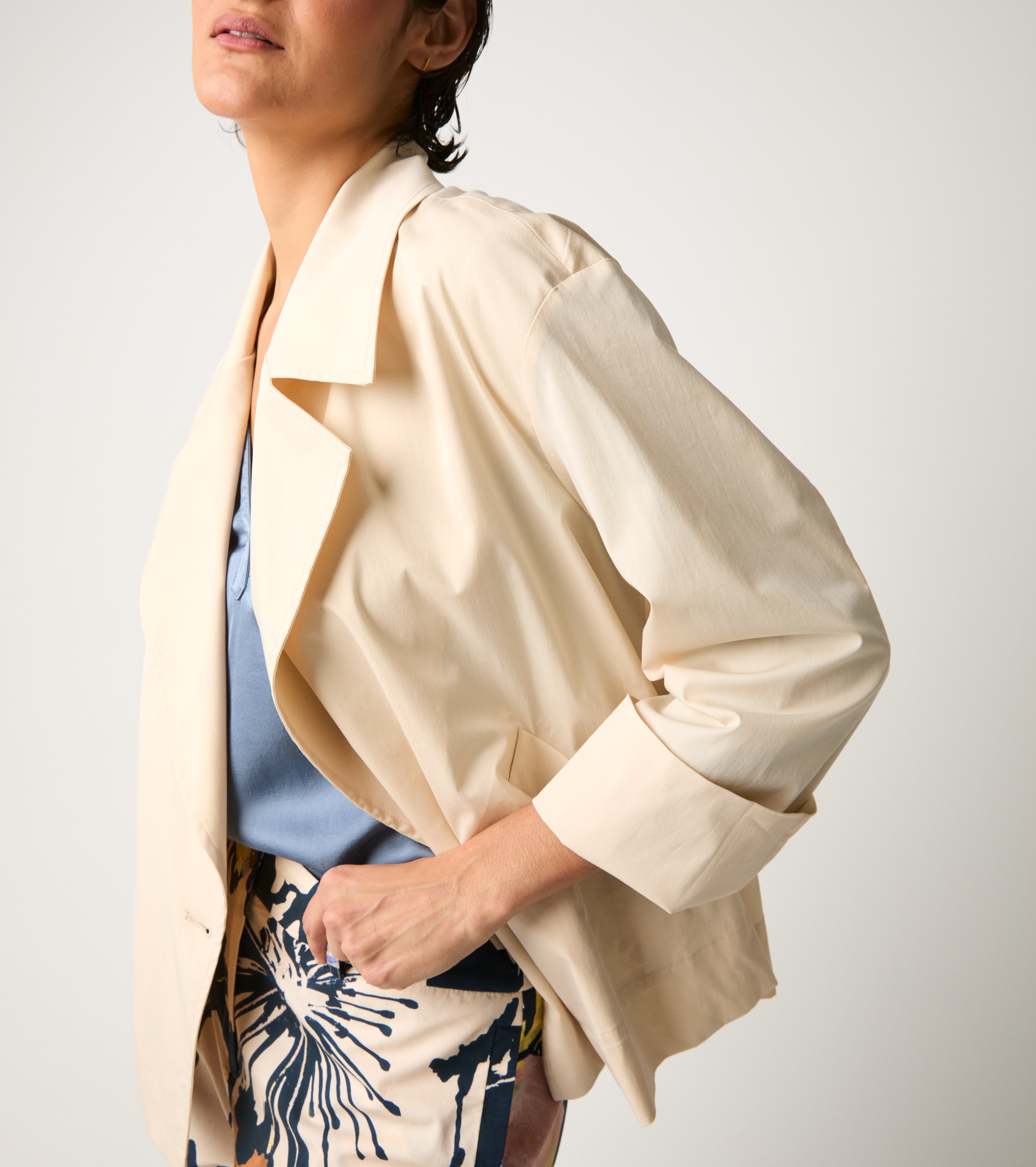 Single-breasted blazer with wine pockets