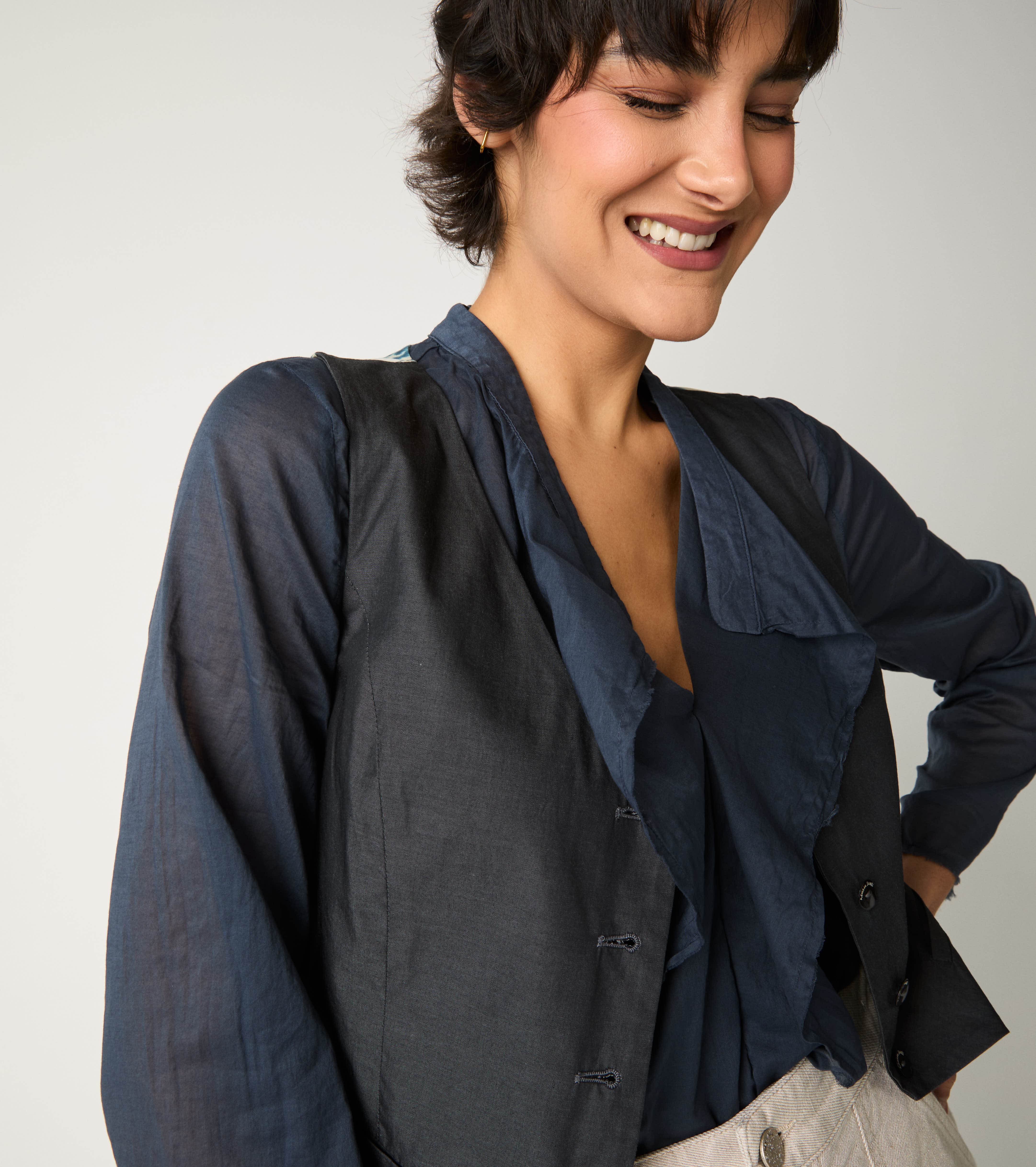 Gilet con scollo a V e tasche mezzanotte