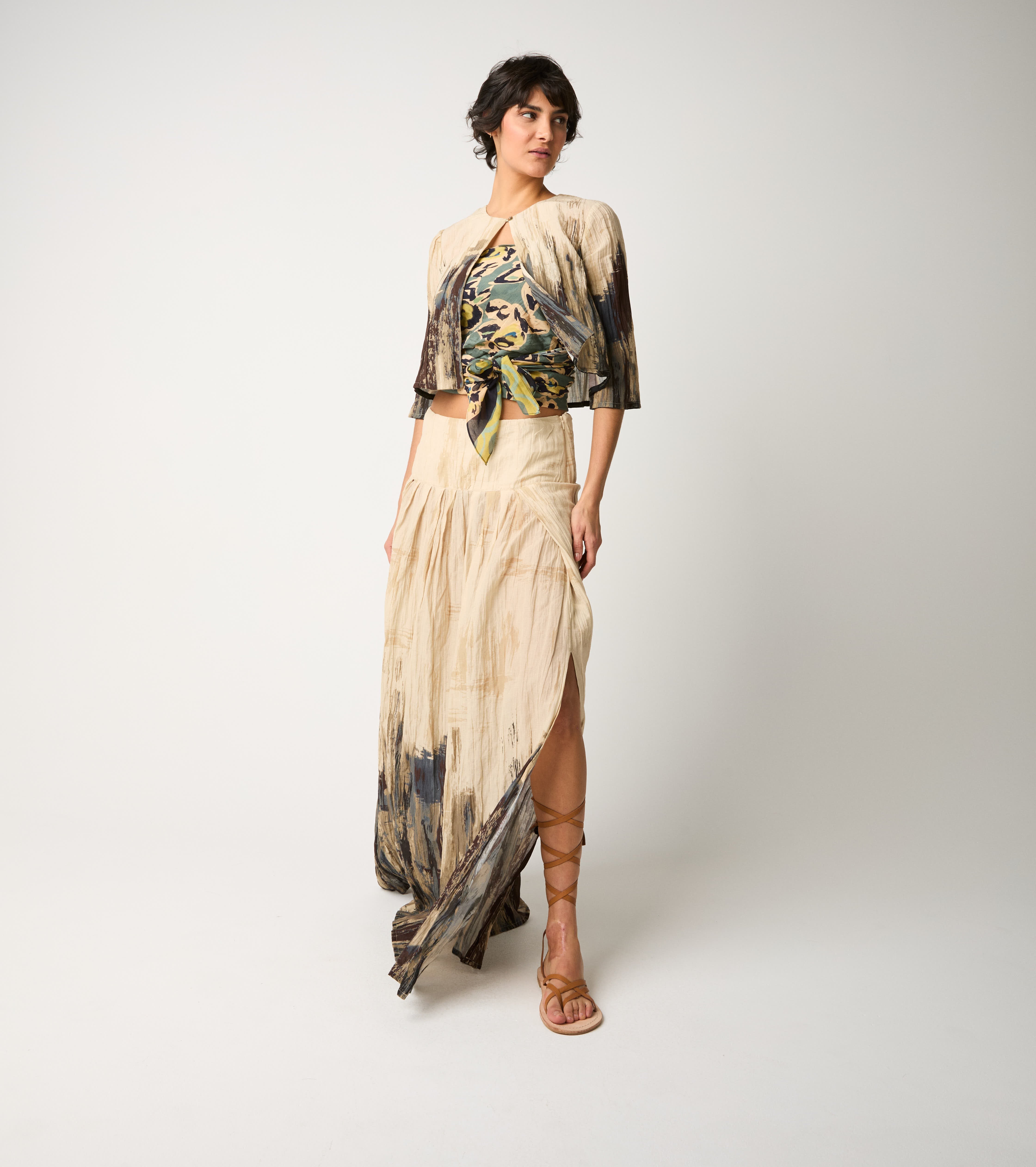 Giacca cropped con stampa spennellate