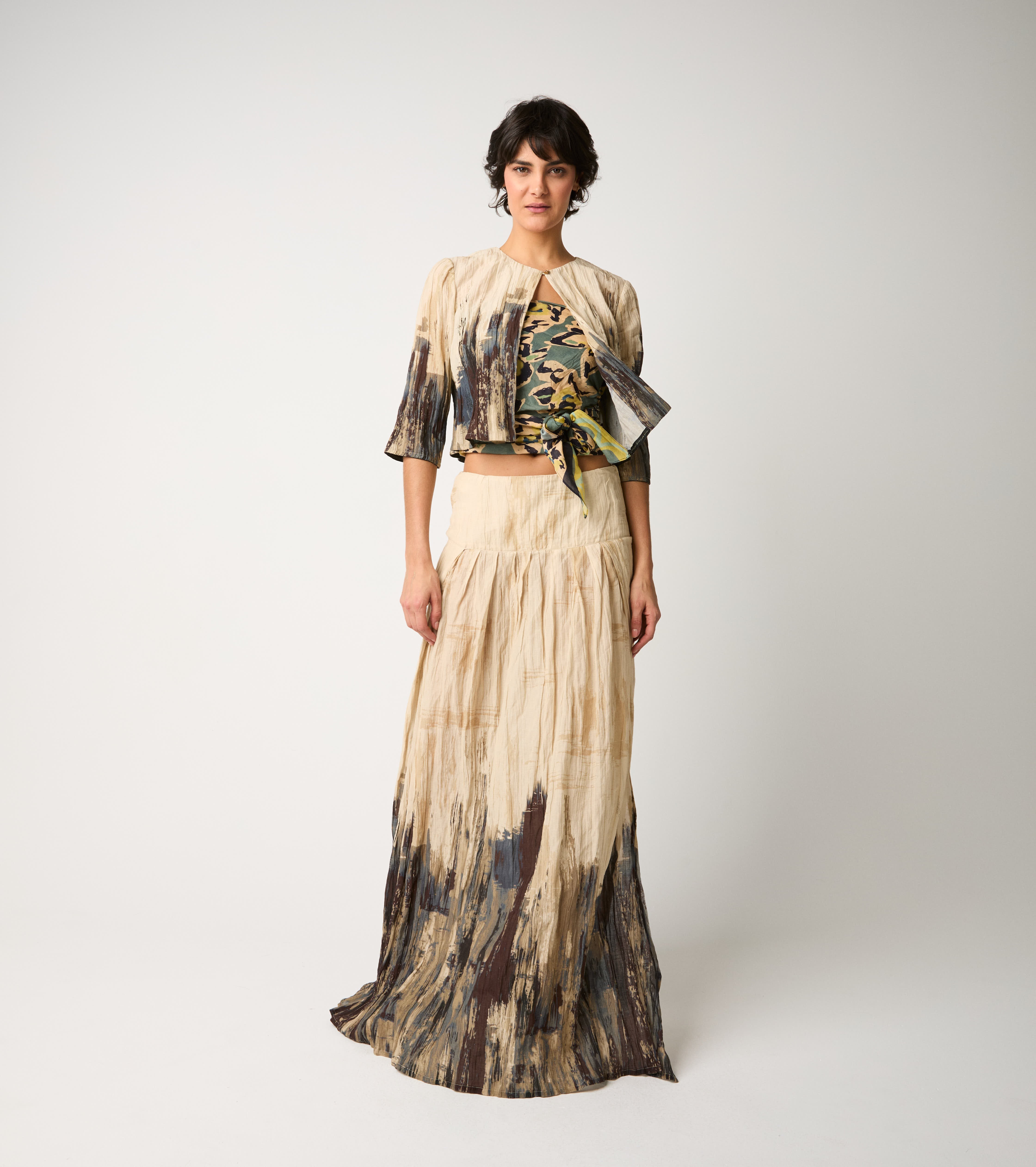 Giacca cropped con stampa spennellate