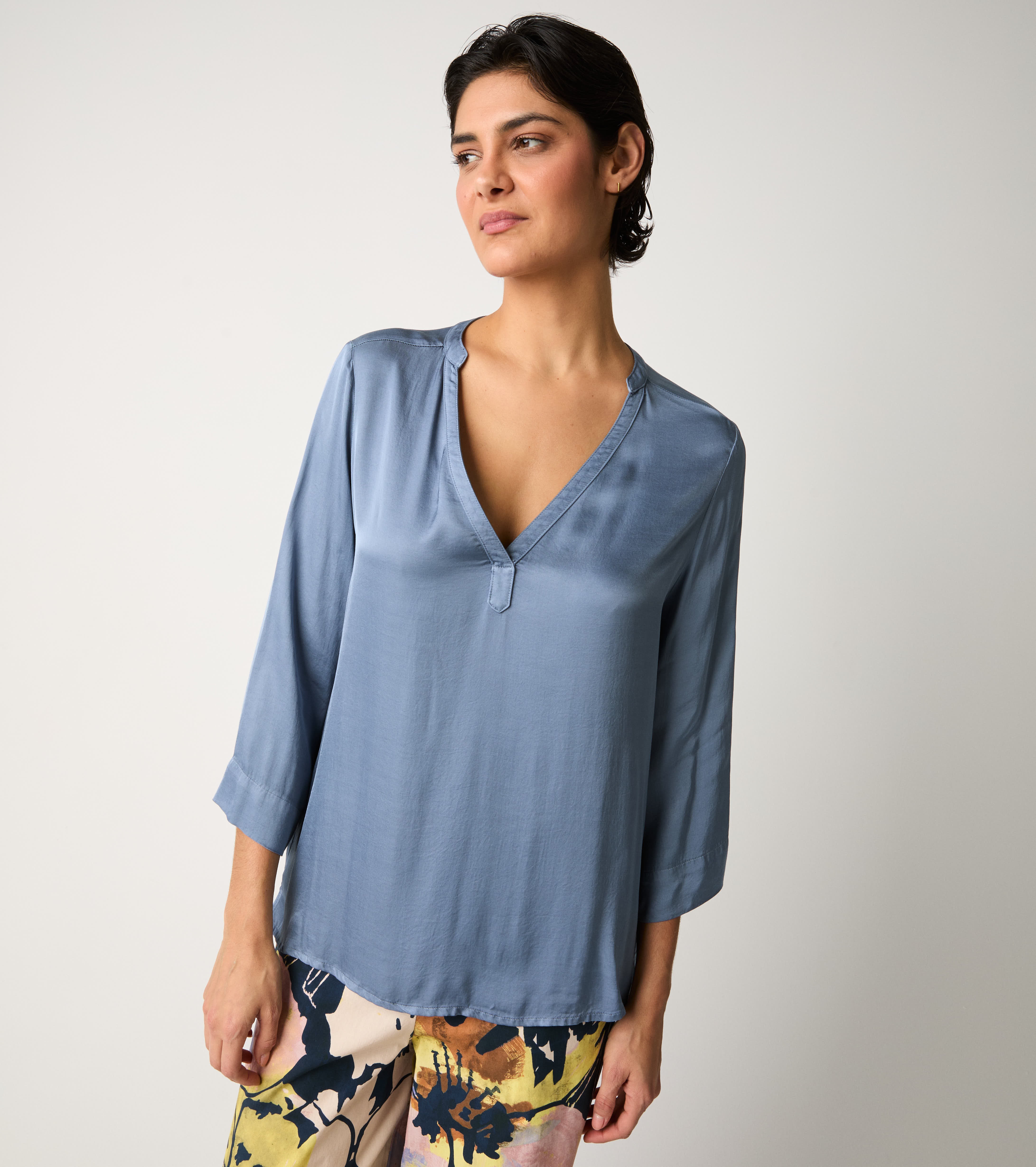 Blusa con scollo a V selce
