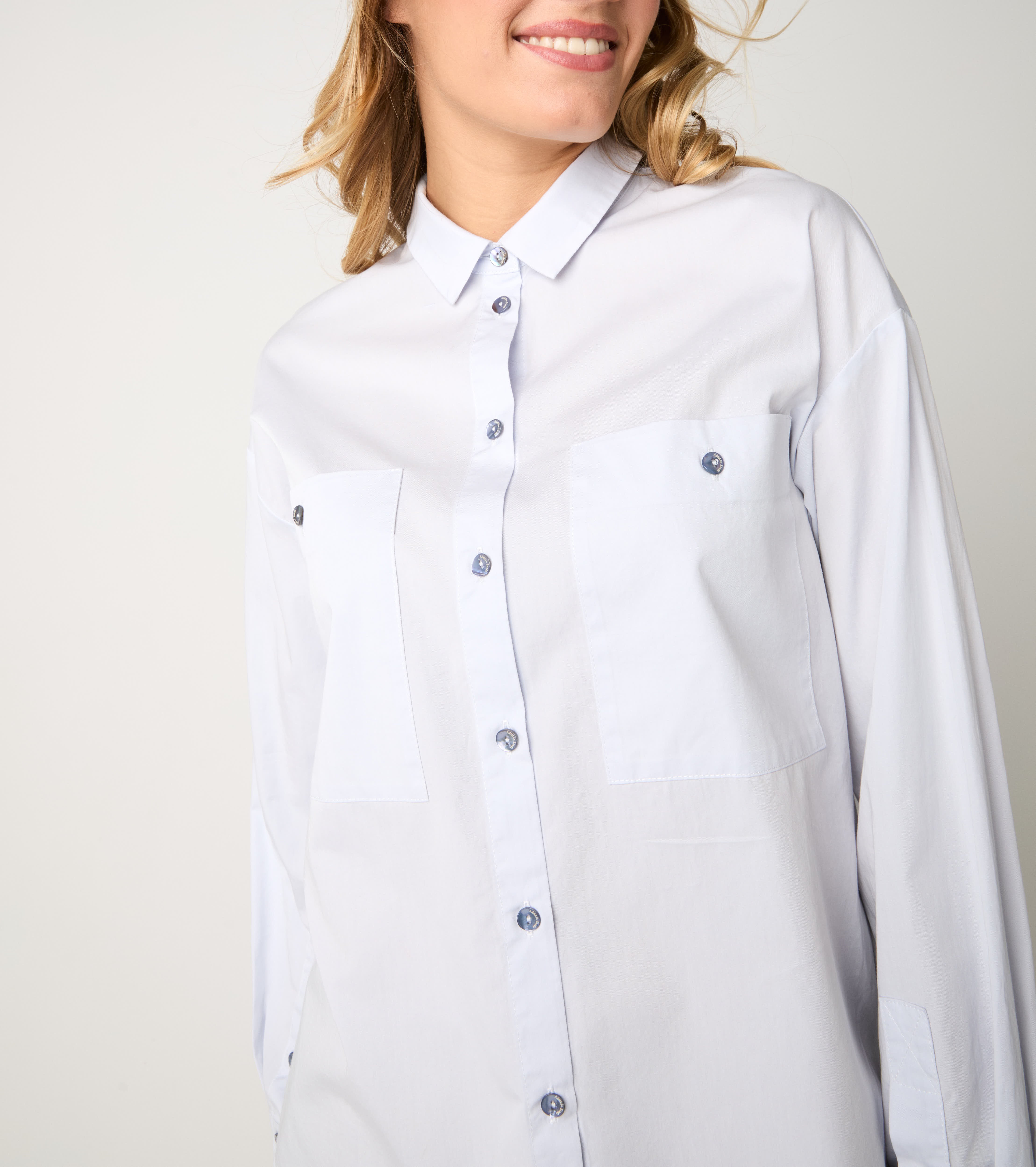 Риза с дълги кристални ръкави