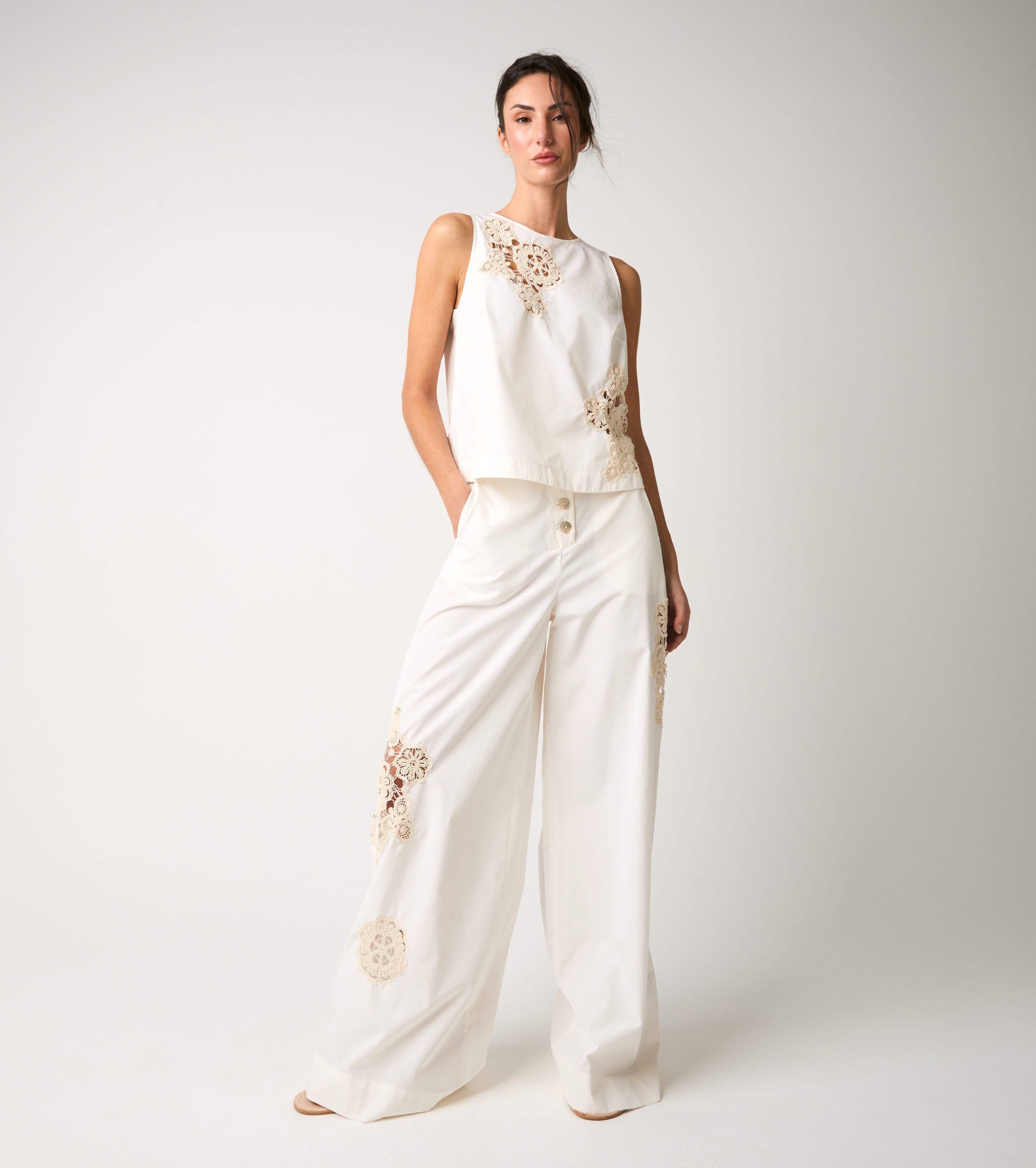 Crew-neck top with saline embroidery