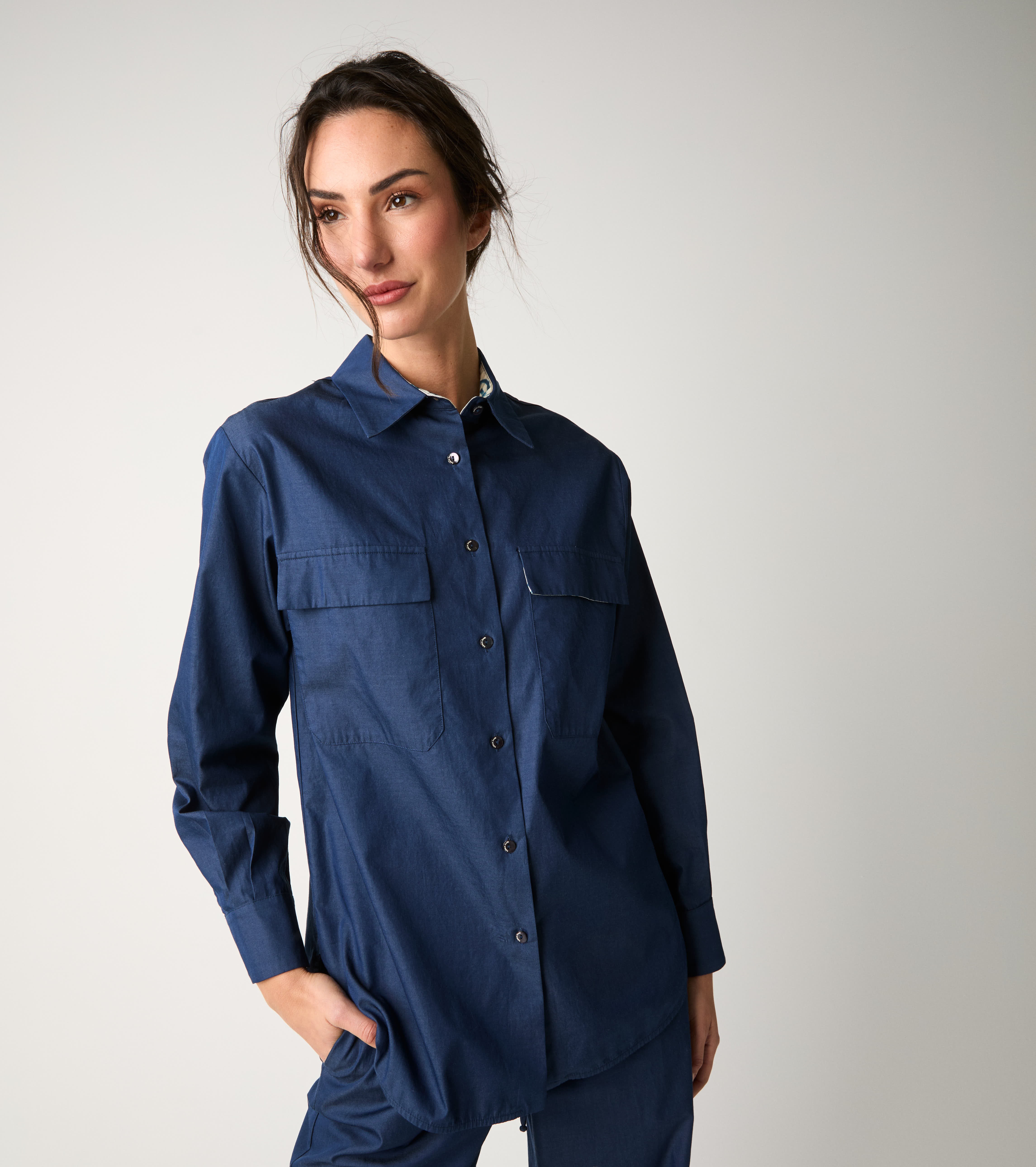 Camicia con taschini e maniche lunghe mezzanotte