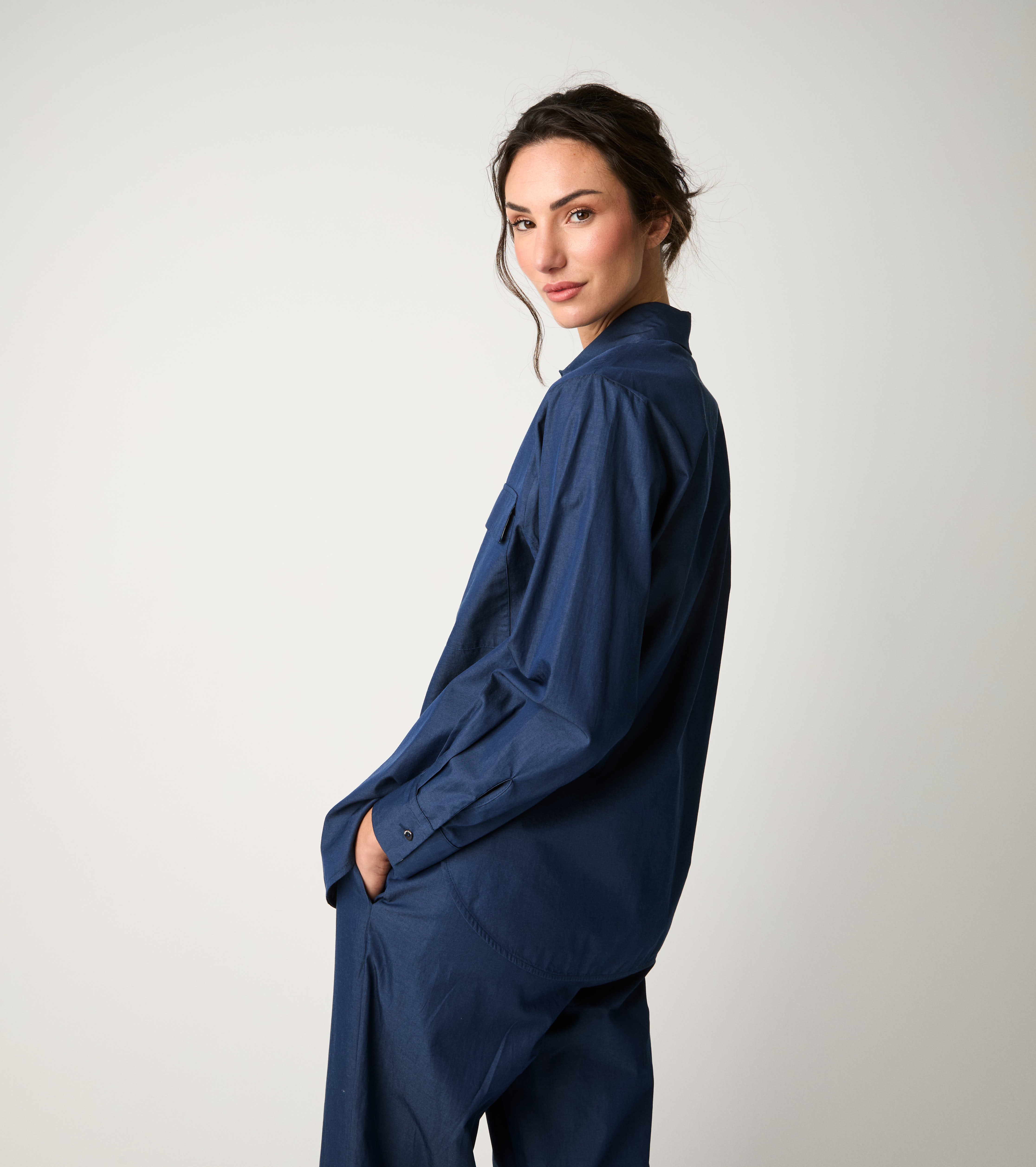 Camicia con taschini e maniche lunghe mezzanotte