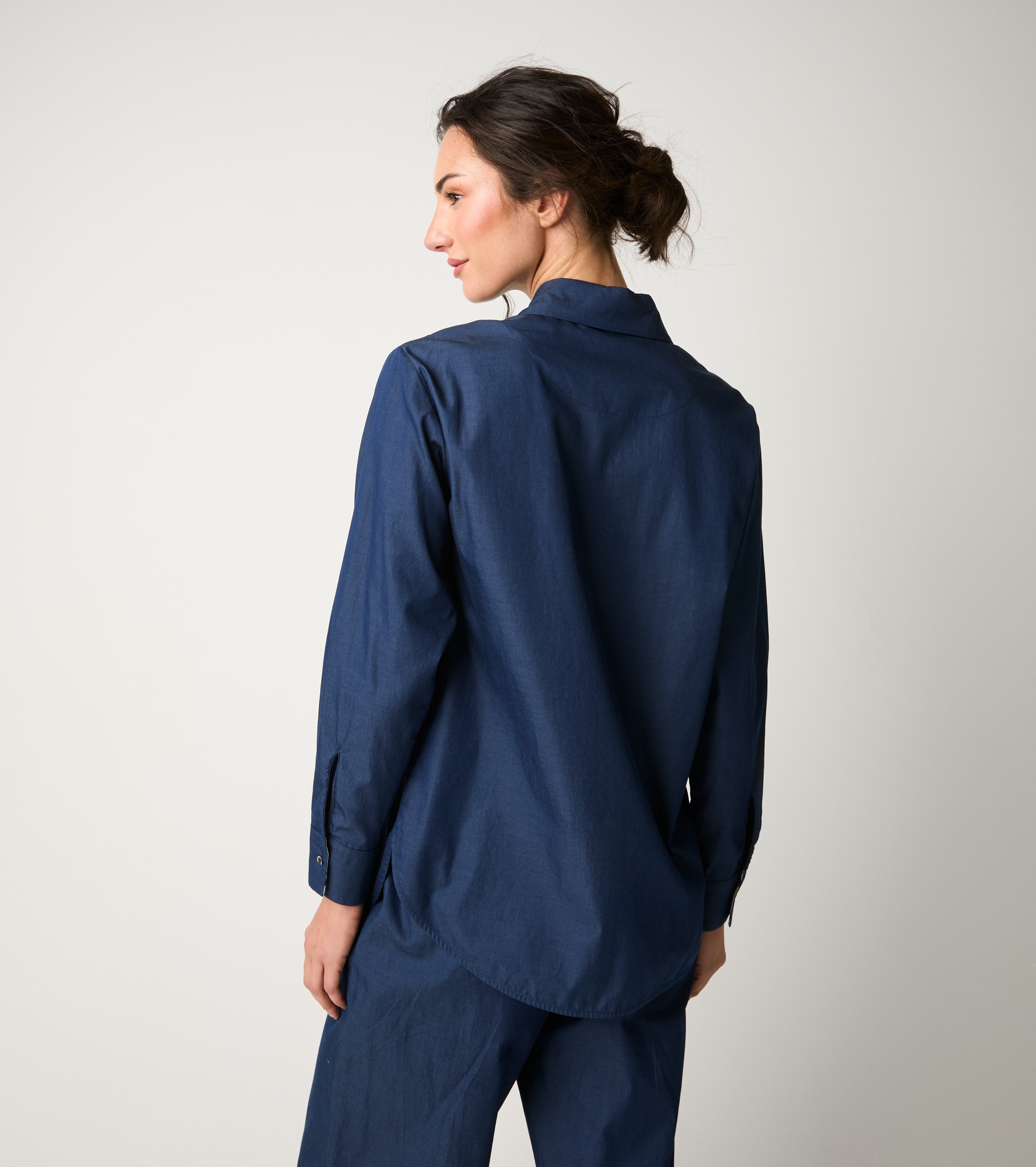 Camicia con taschini e maniche lunghe mezzanotte