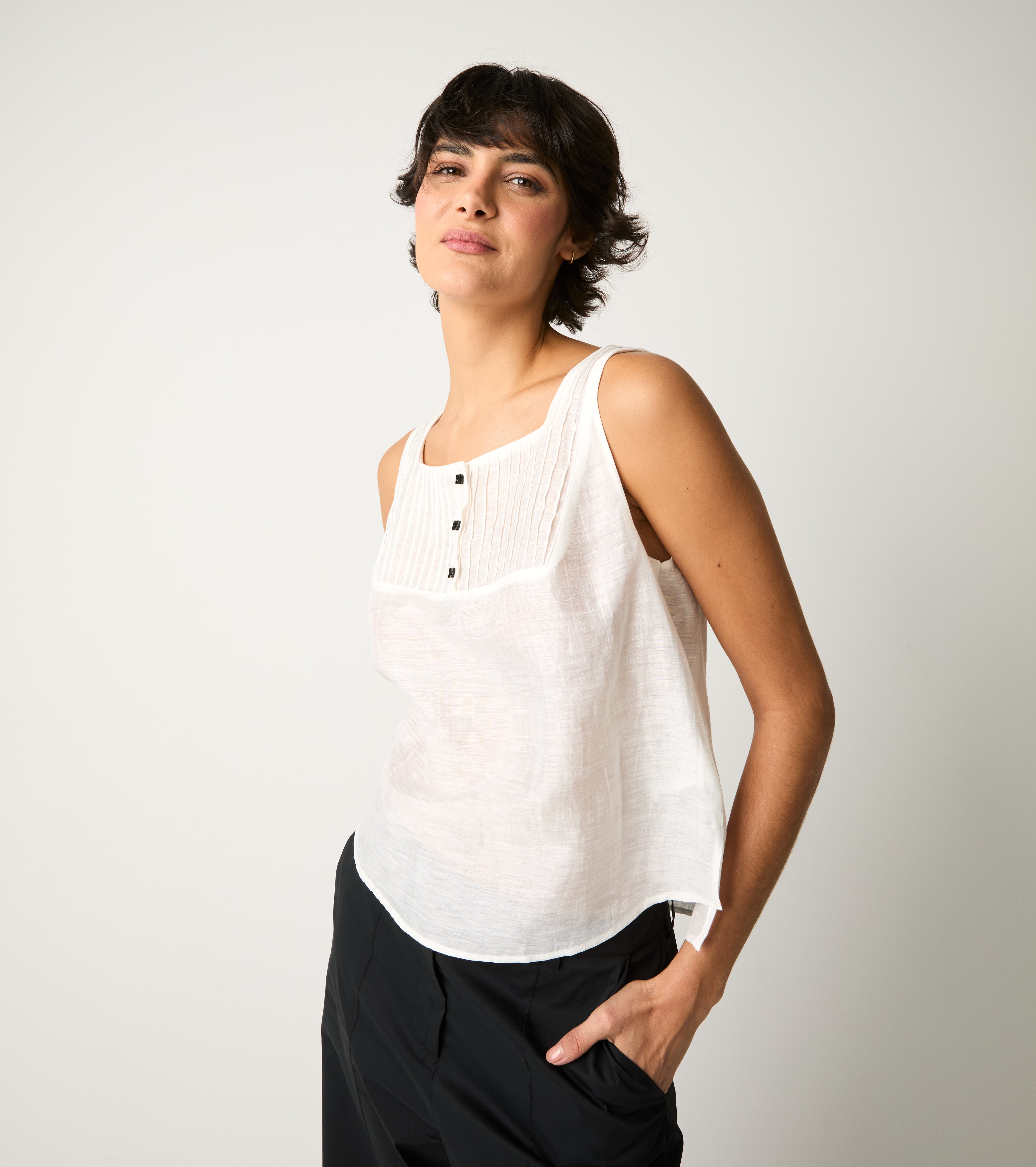 Top con bottoni gioiello naturale