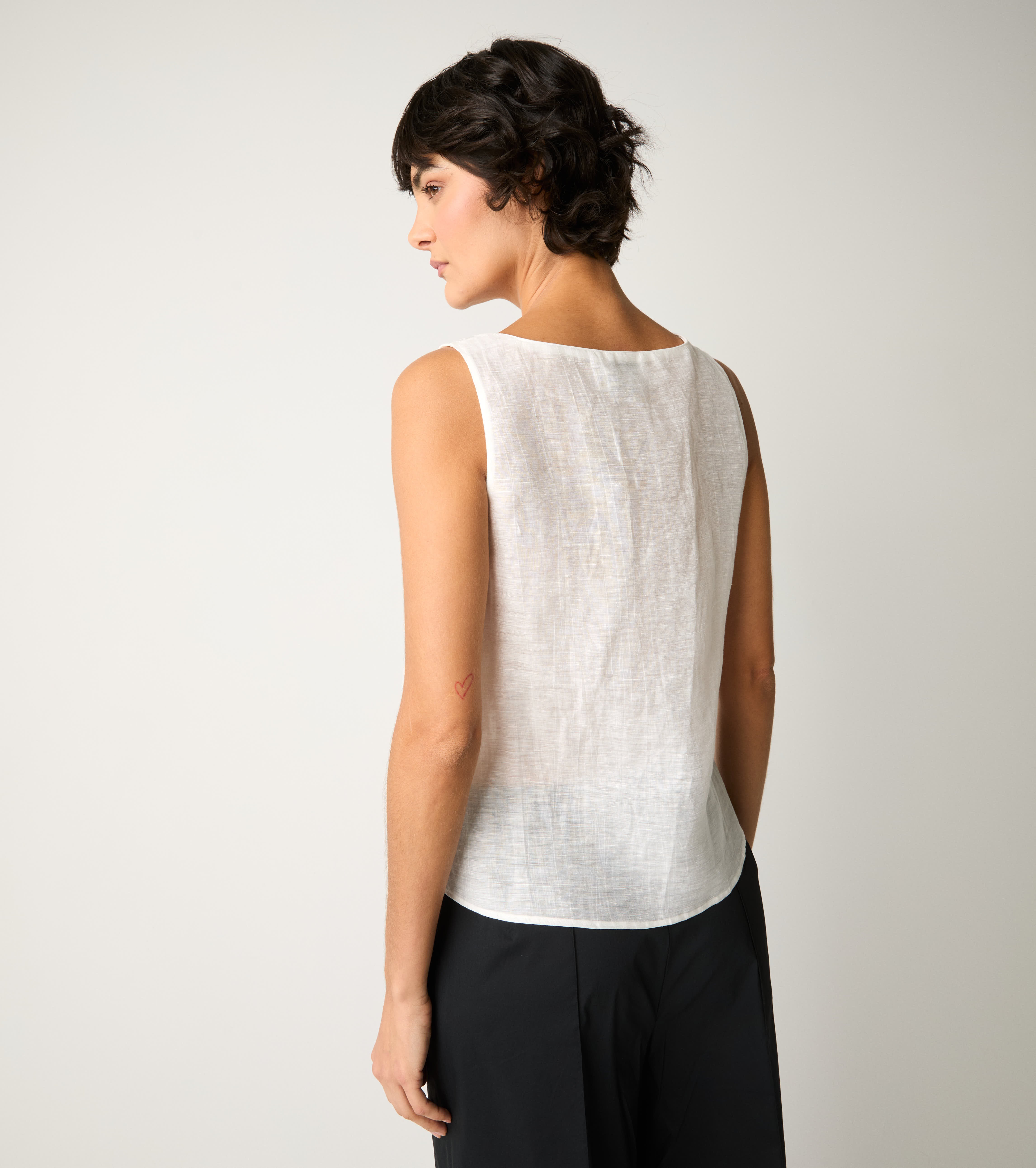 Top con bottoni gioiello naturale