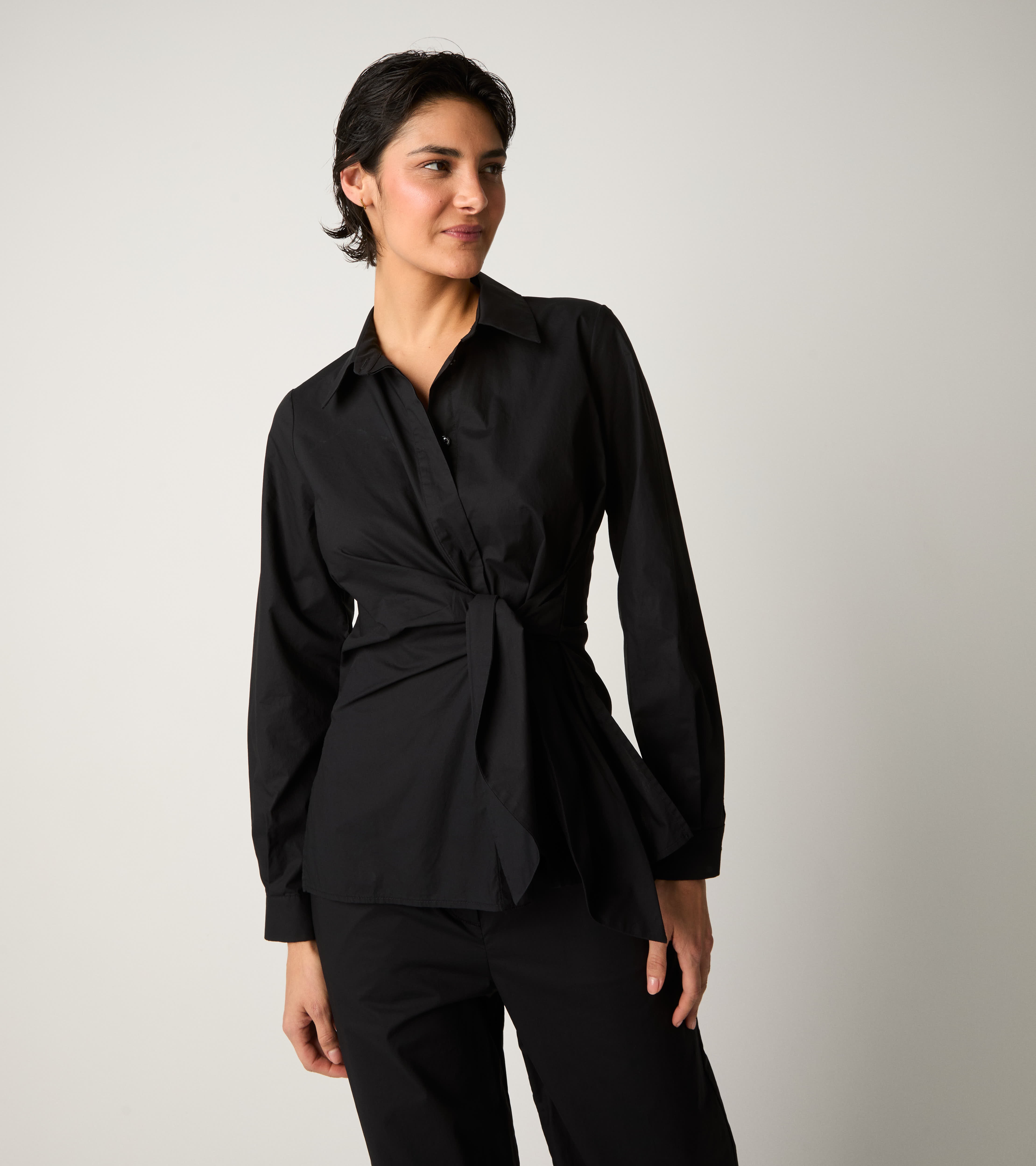 Camicia con fiocco nero