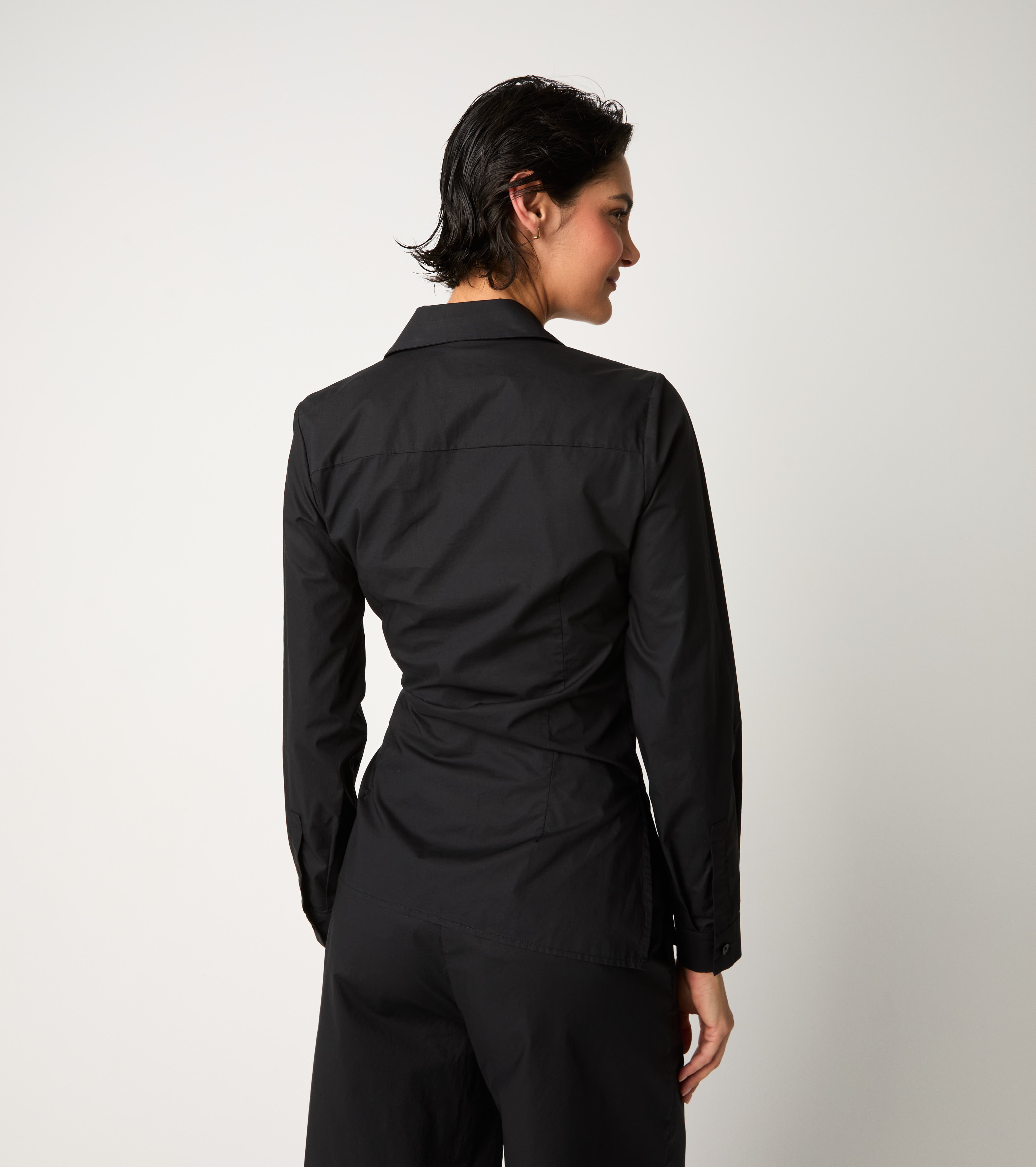 Camicia con fiocco nero