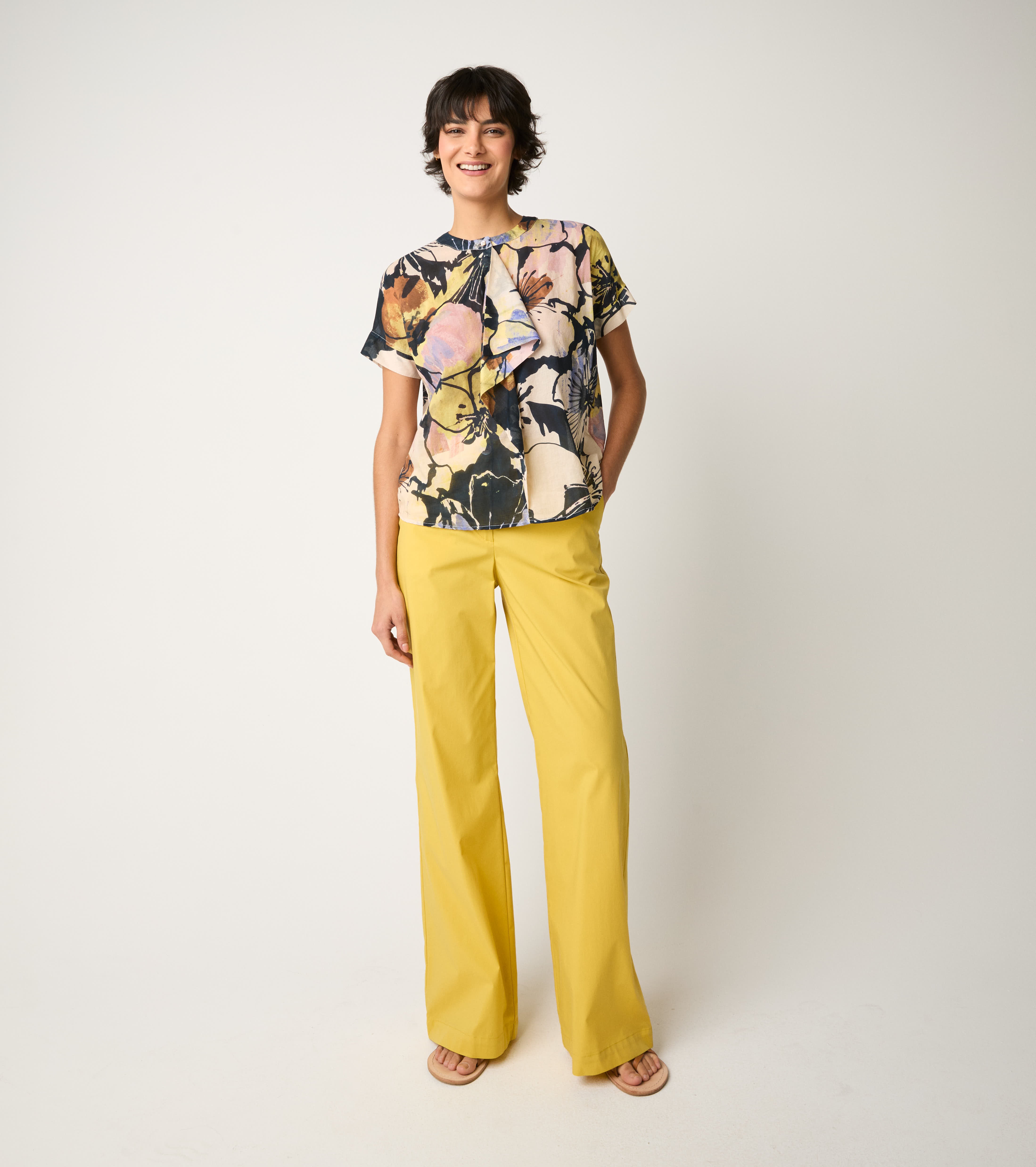 Blusa girocollo con rouches fiore