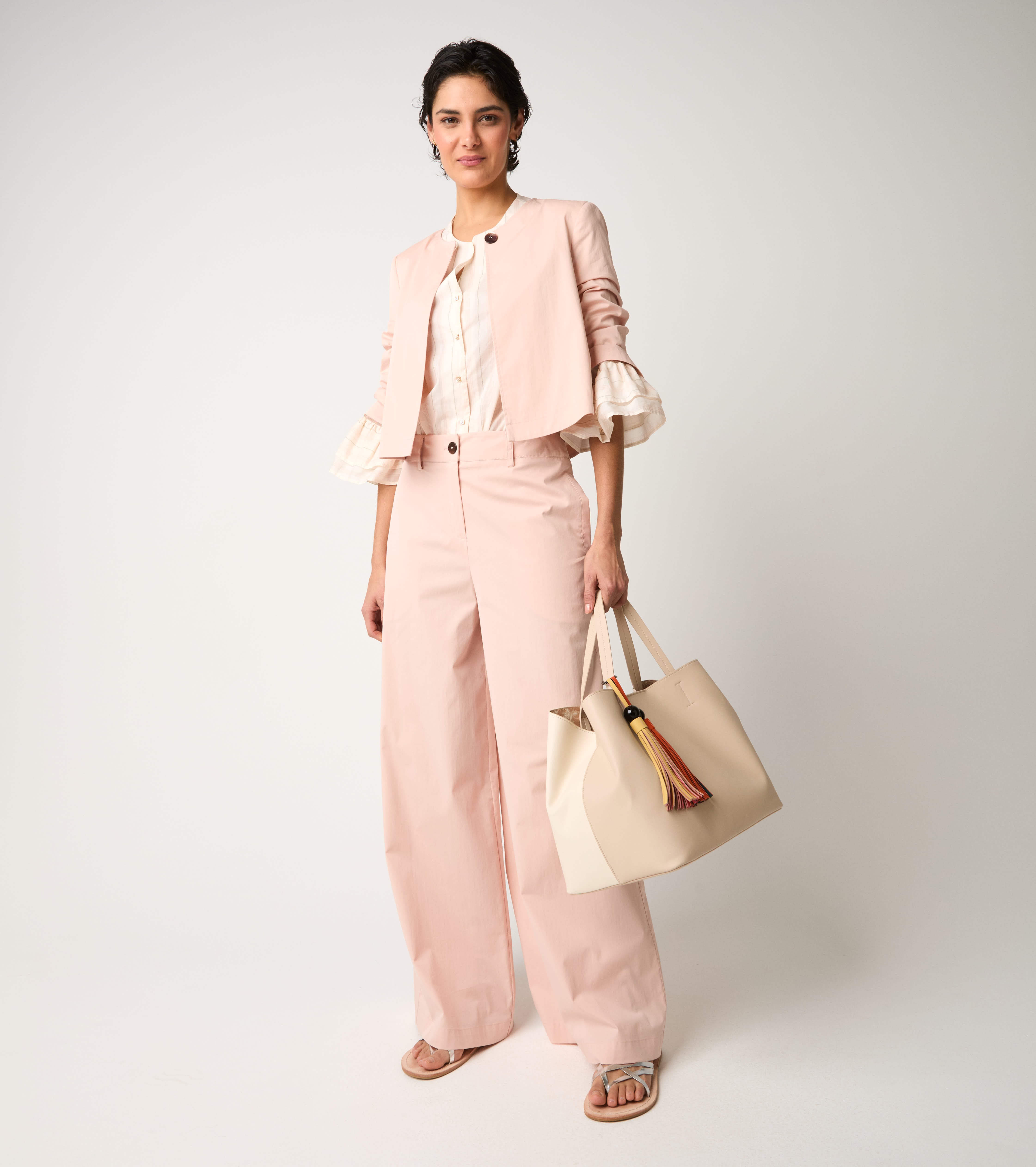 Crew-neck shirt with powdery three-quarter sleeves