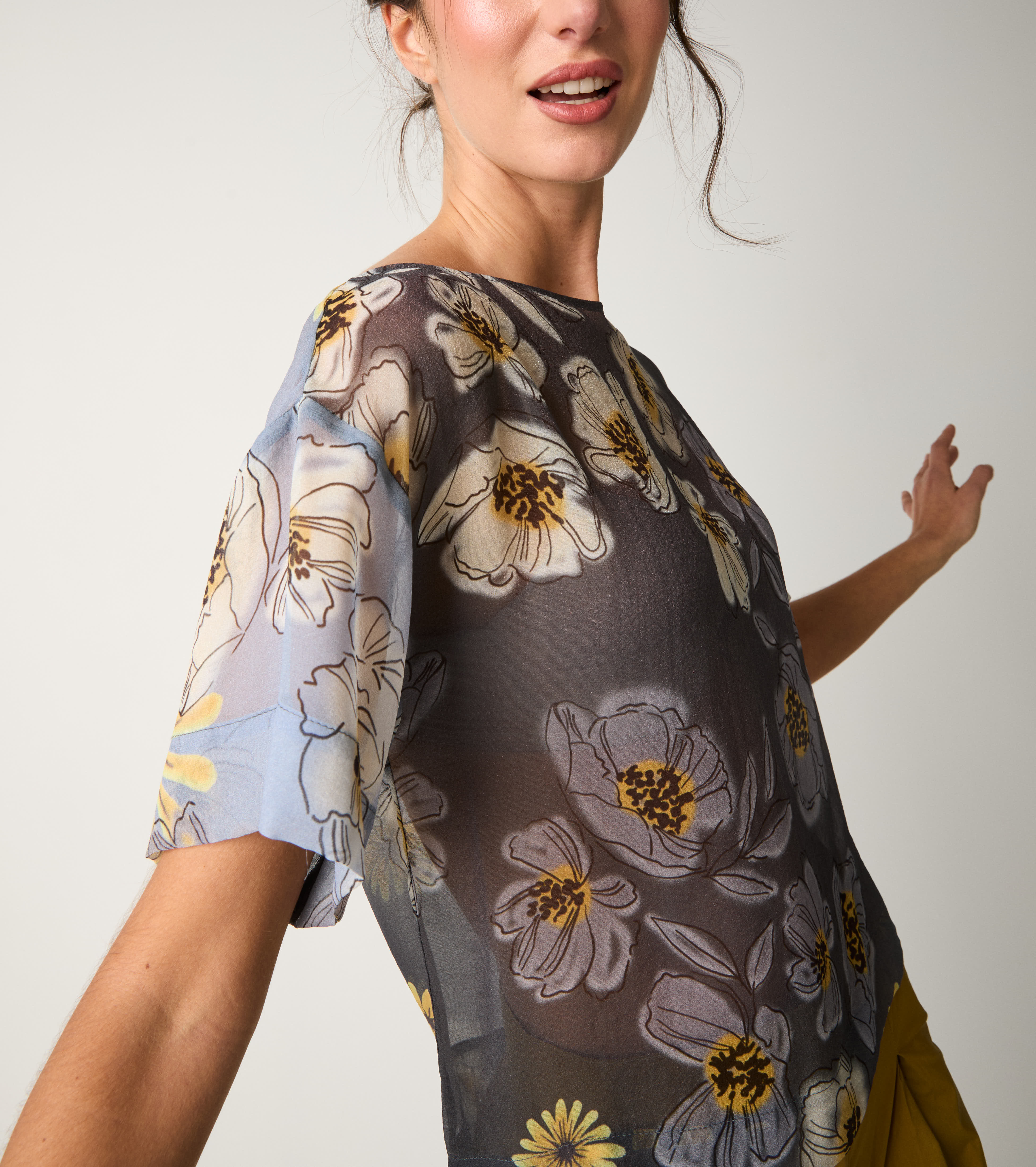 Floral blouse with boat neckline blue