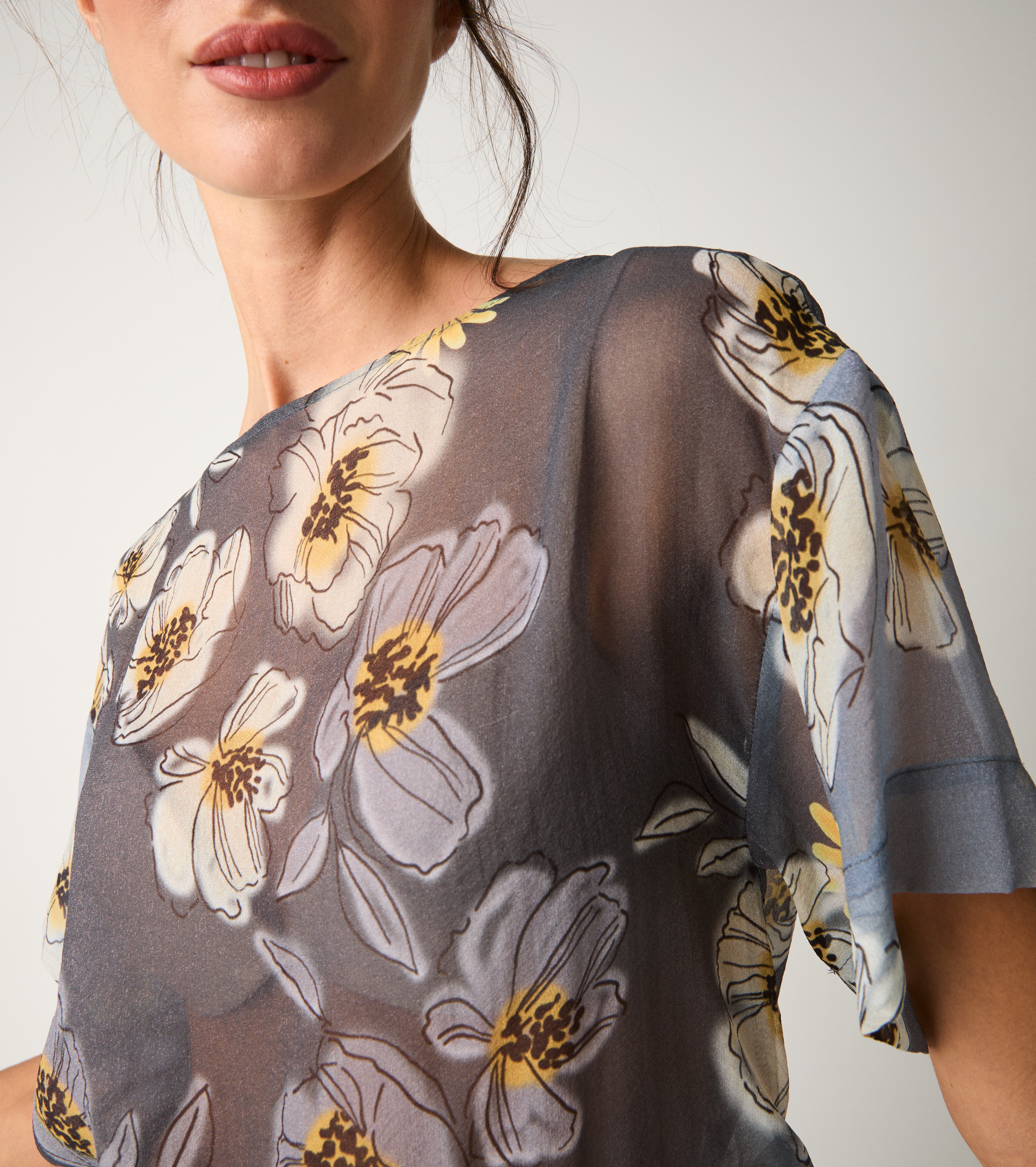 Floral blouse with boat neckline blue