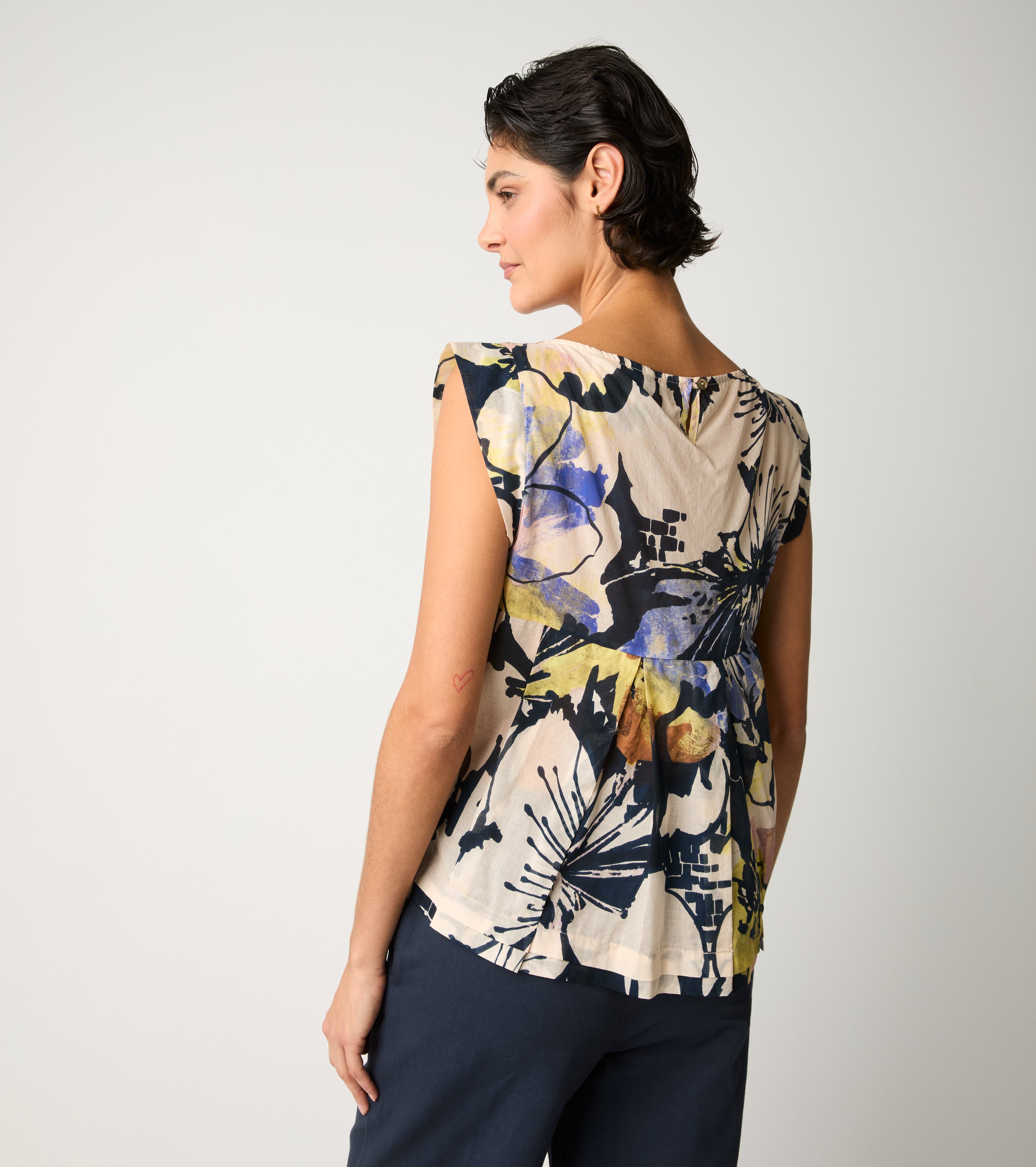 Флорален топ с деколте на лодка