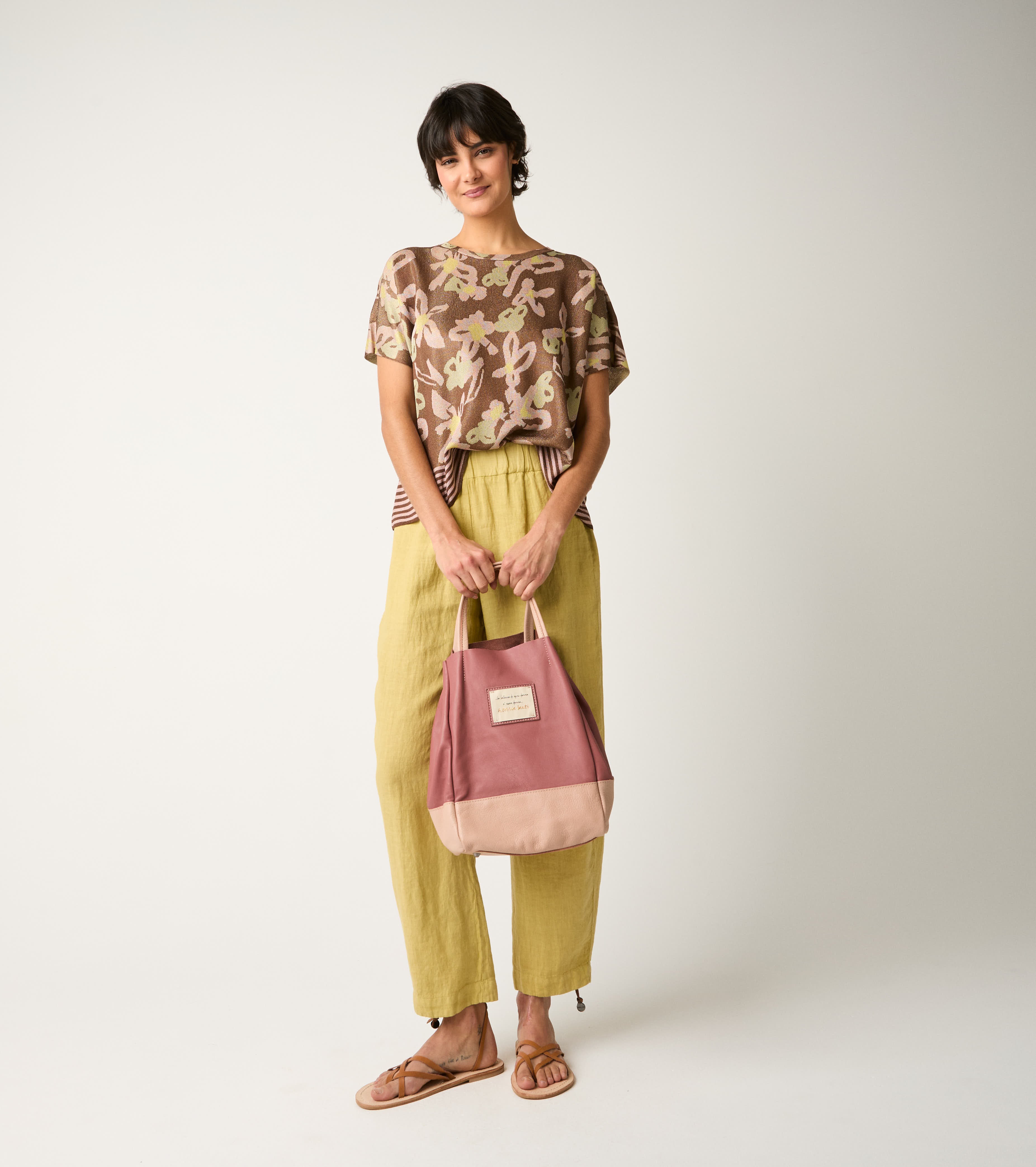 Жакардова тениска с къси медни ръкави