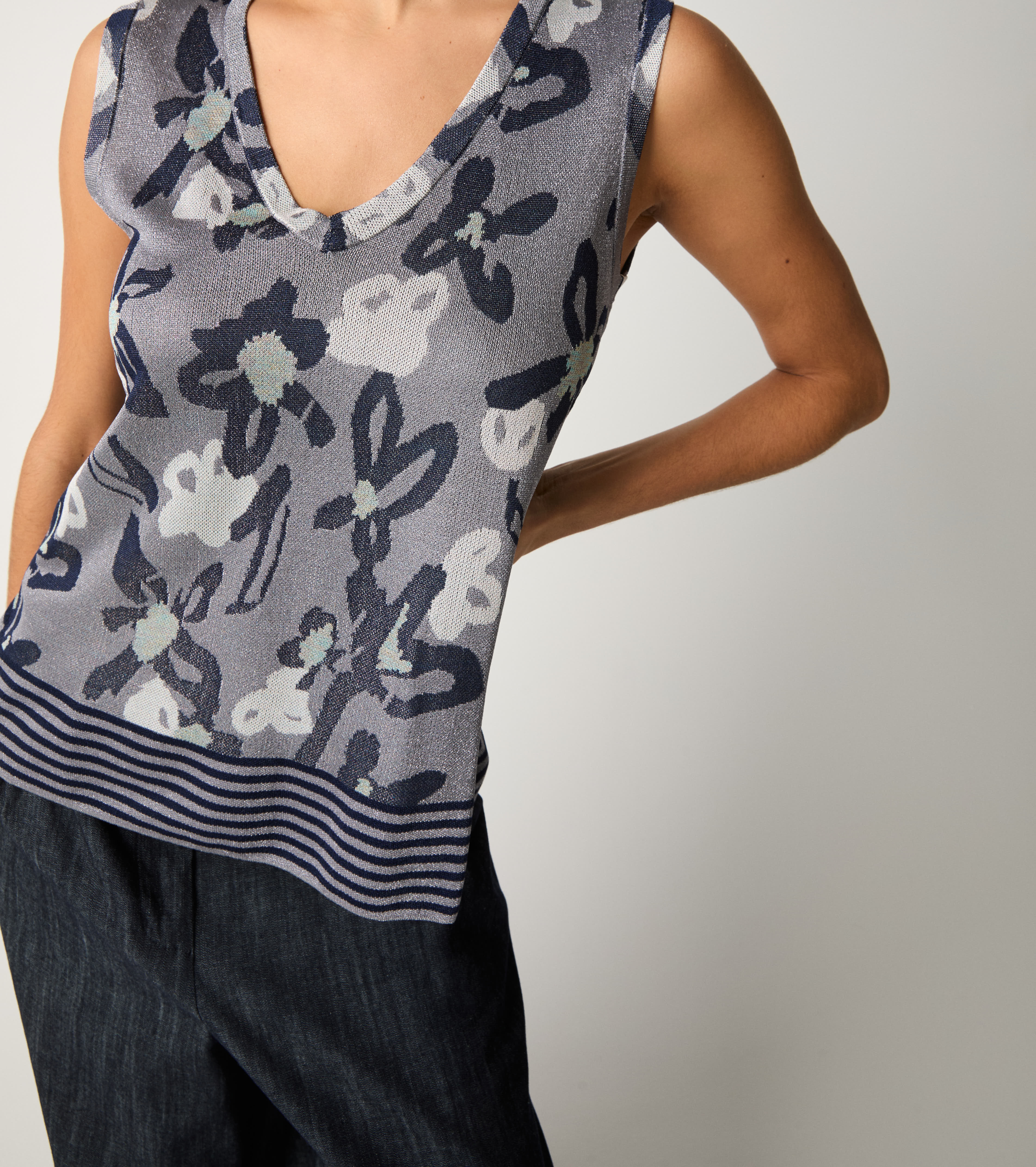 Top jacquard con scollo a V silver