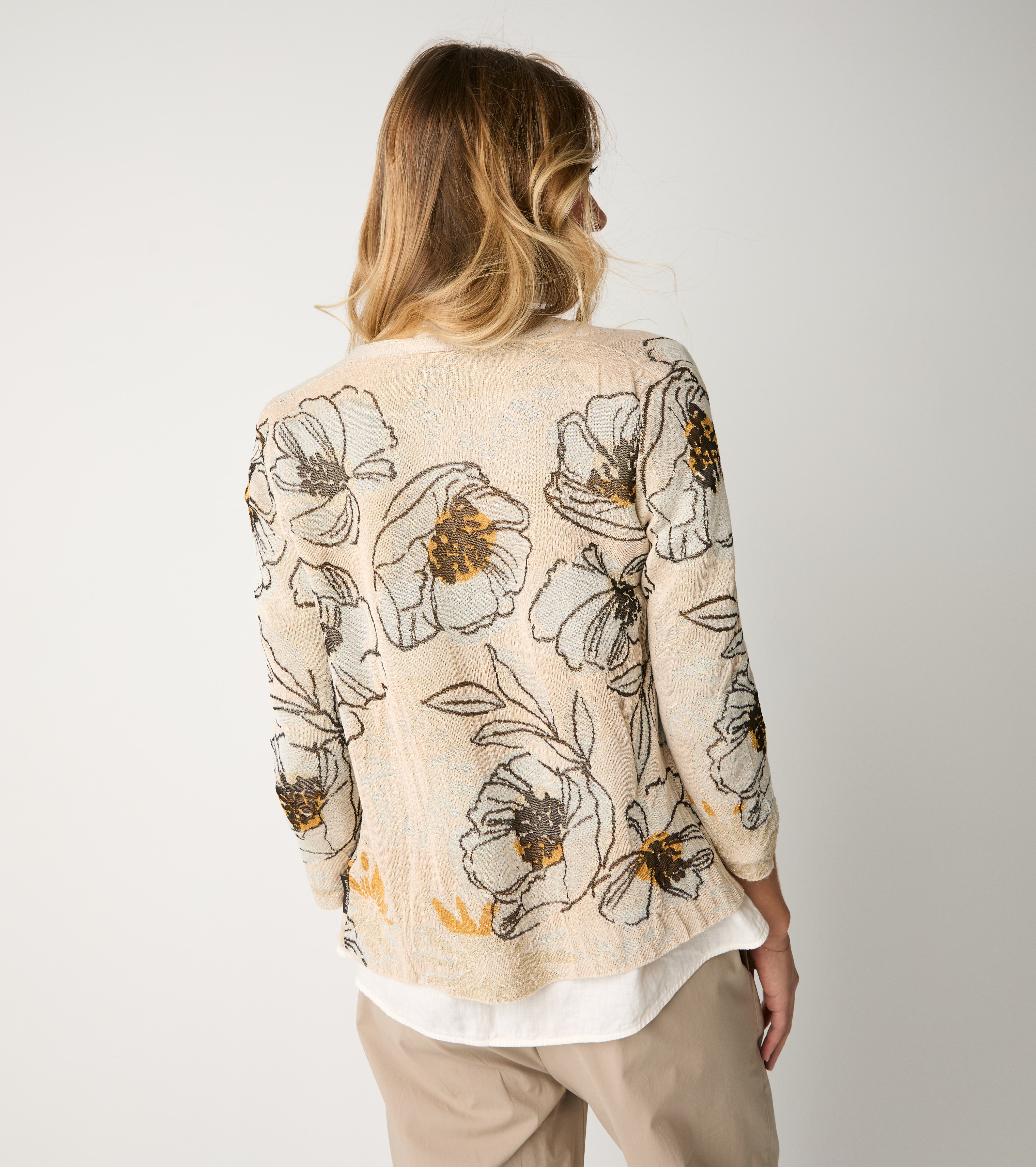 Powdery V-neck floral cardigan