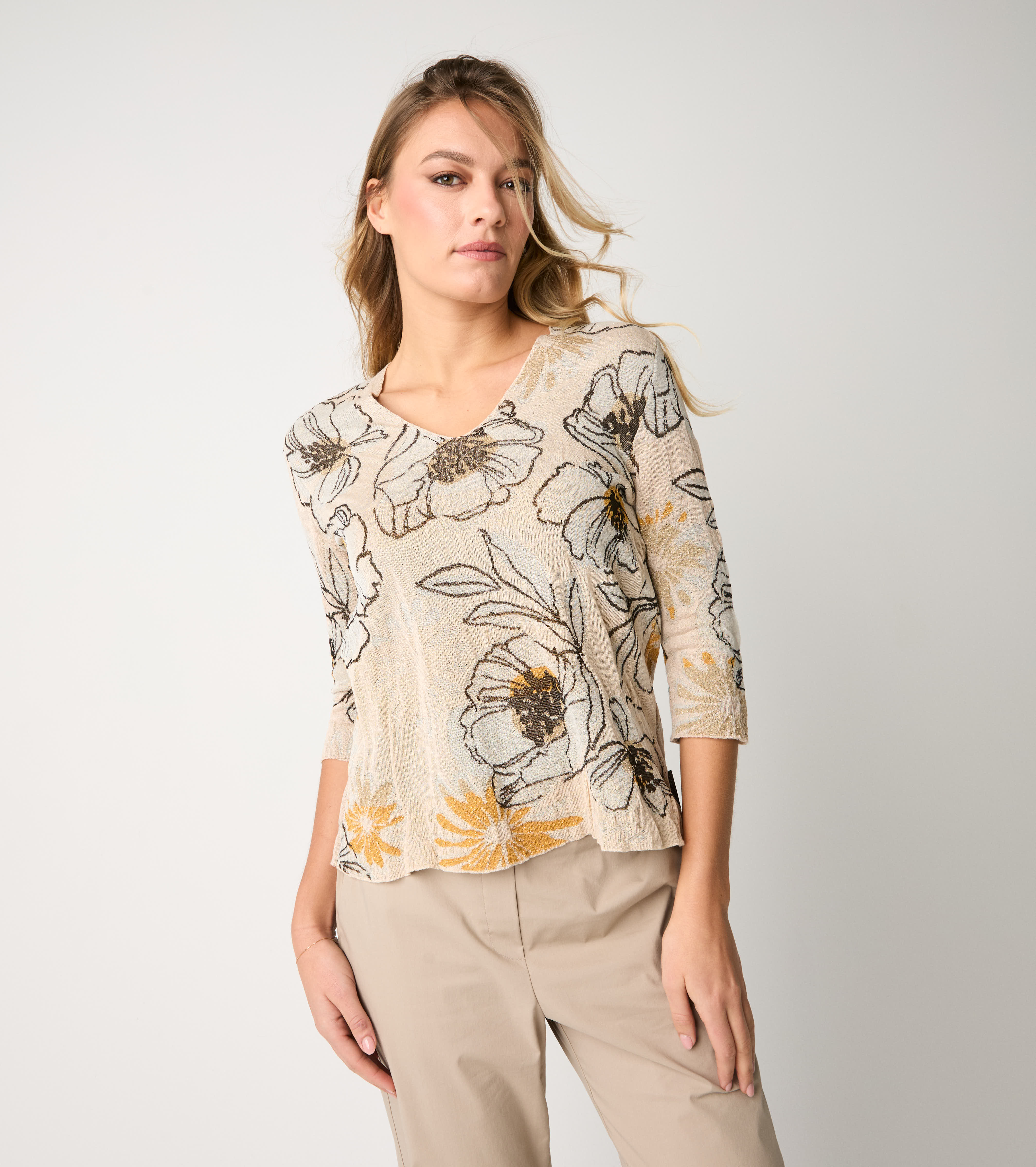 Maglia floreale con scollo a V cipria