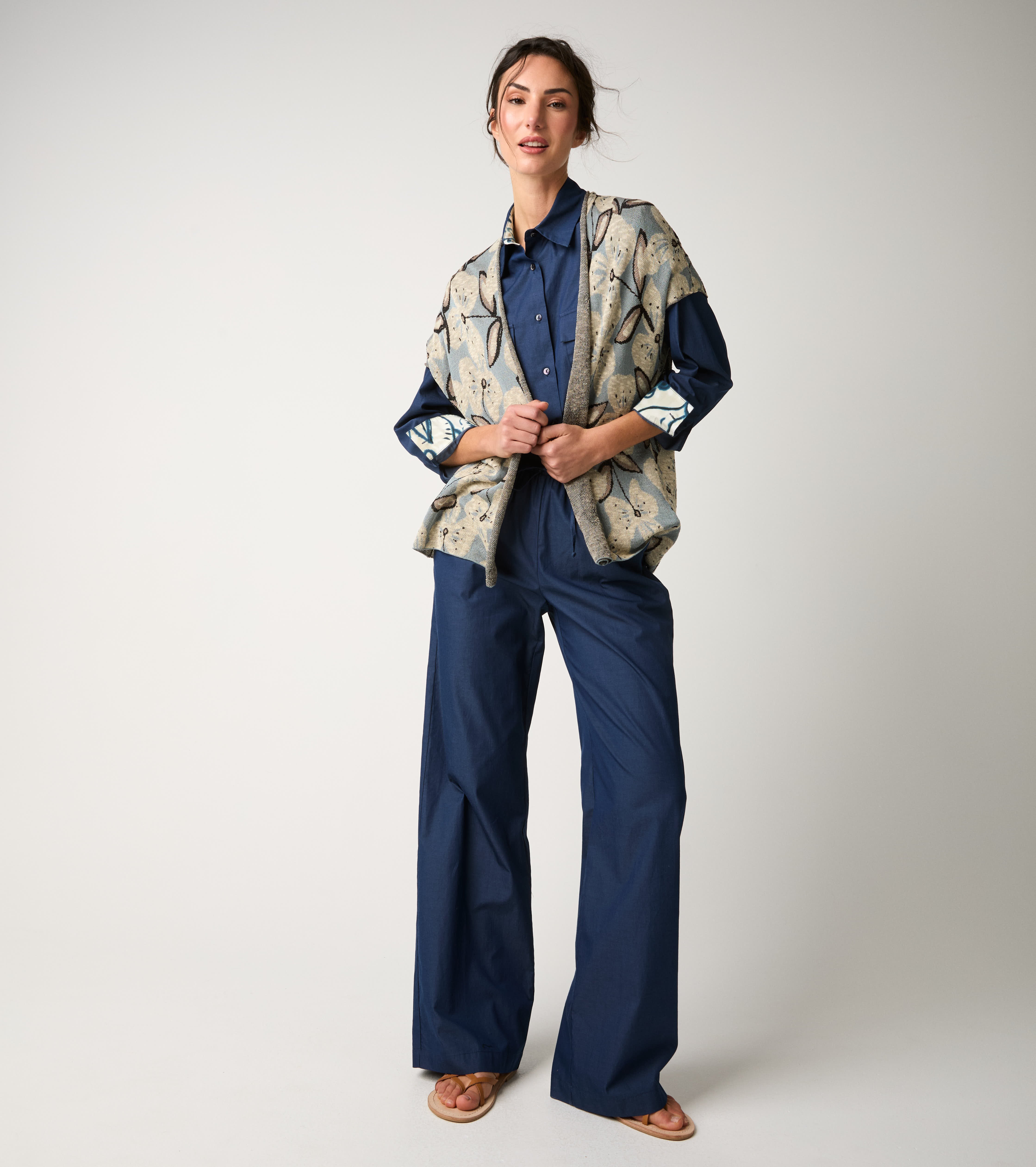 Jacquard cardigan with short flint sleeves