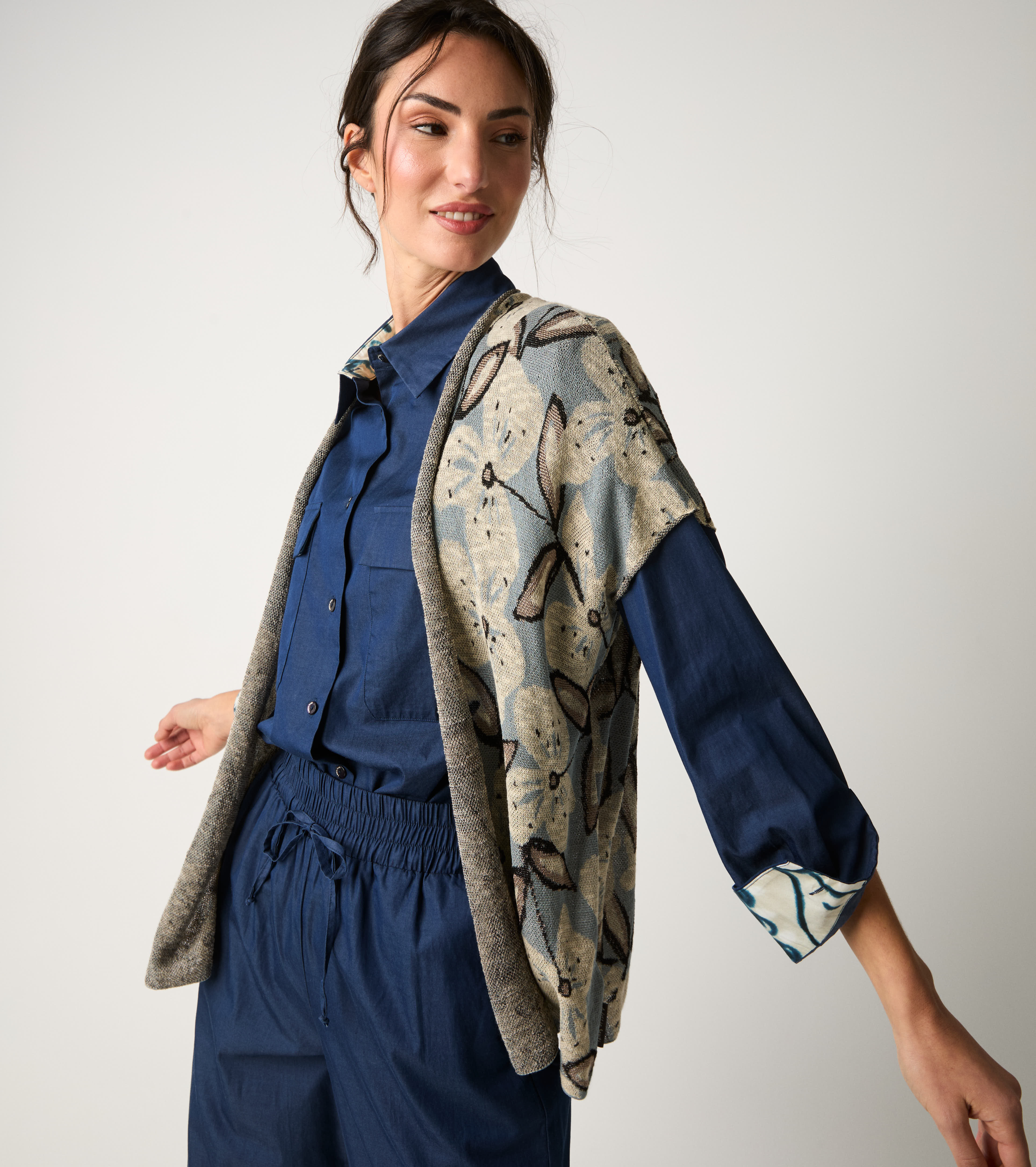 Jacquard cardigan with short flint sleeves