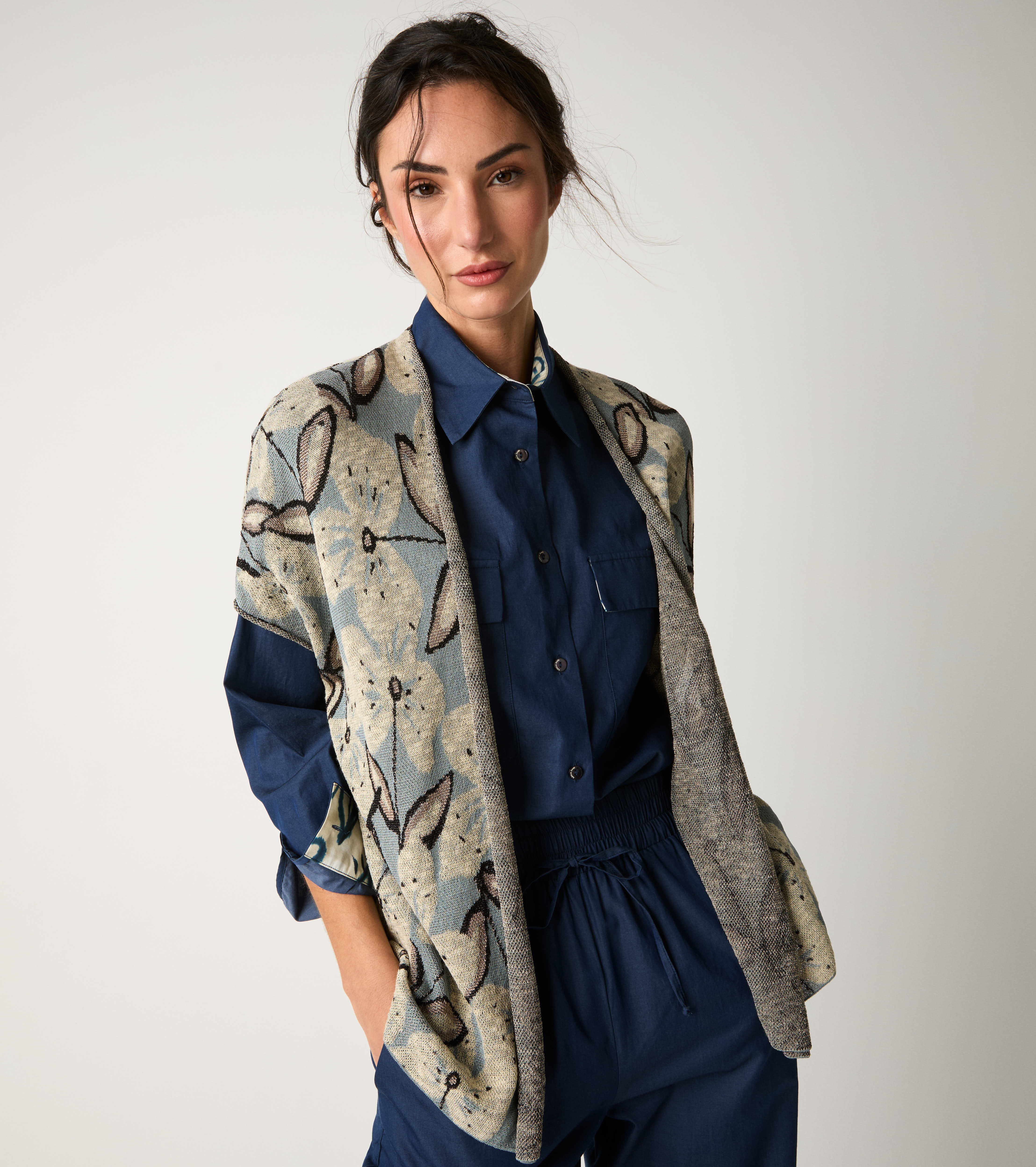 Jacquard cardigan with short flint sleeves