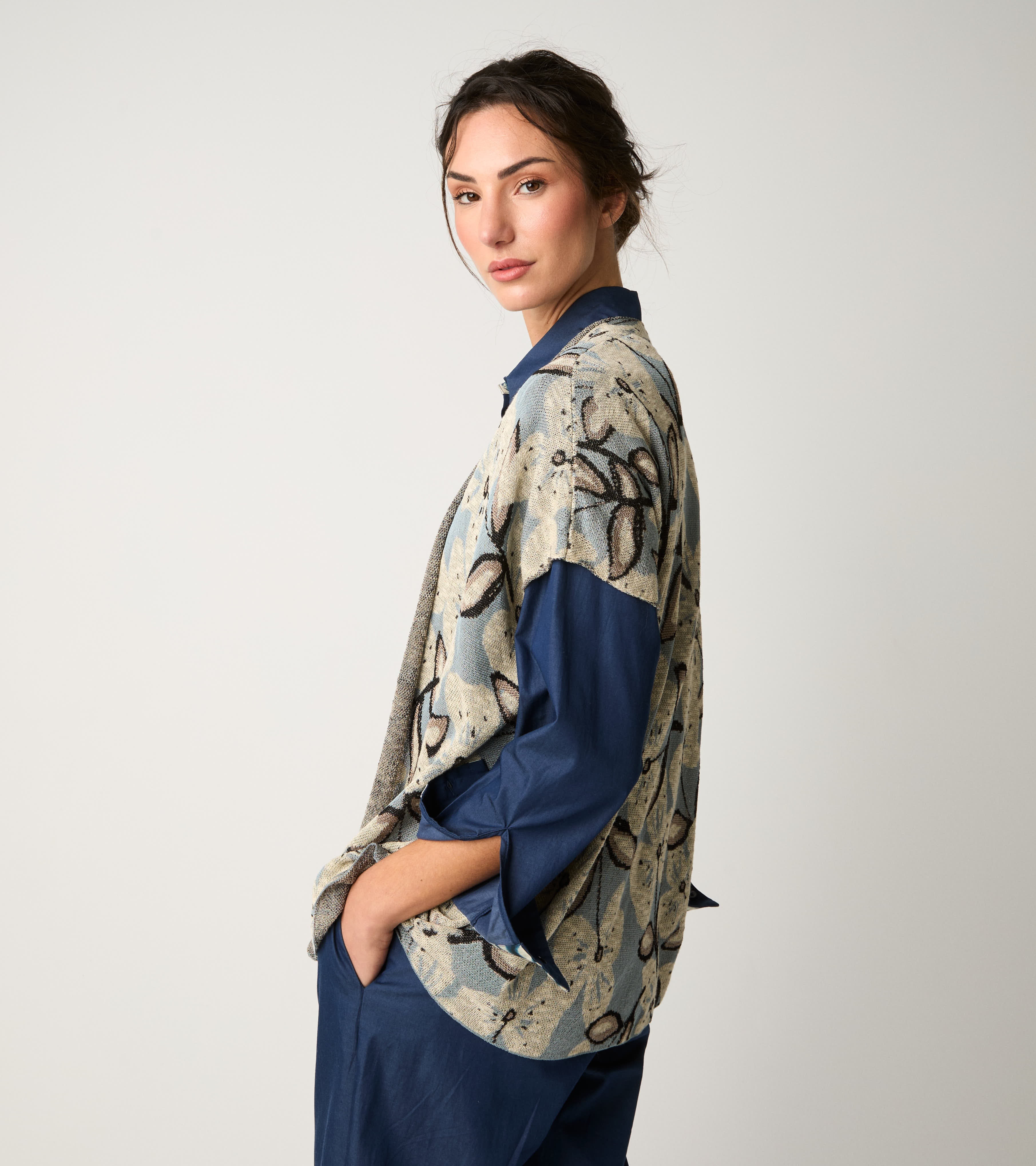 Jacquard cardigan with short flint sleeves