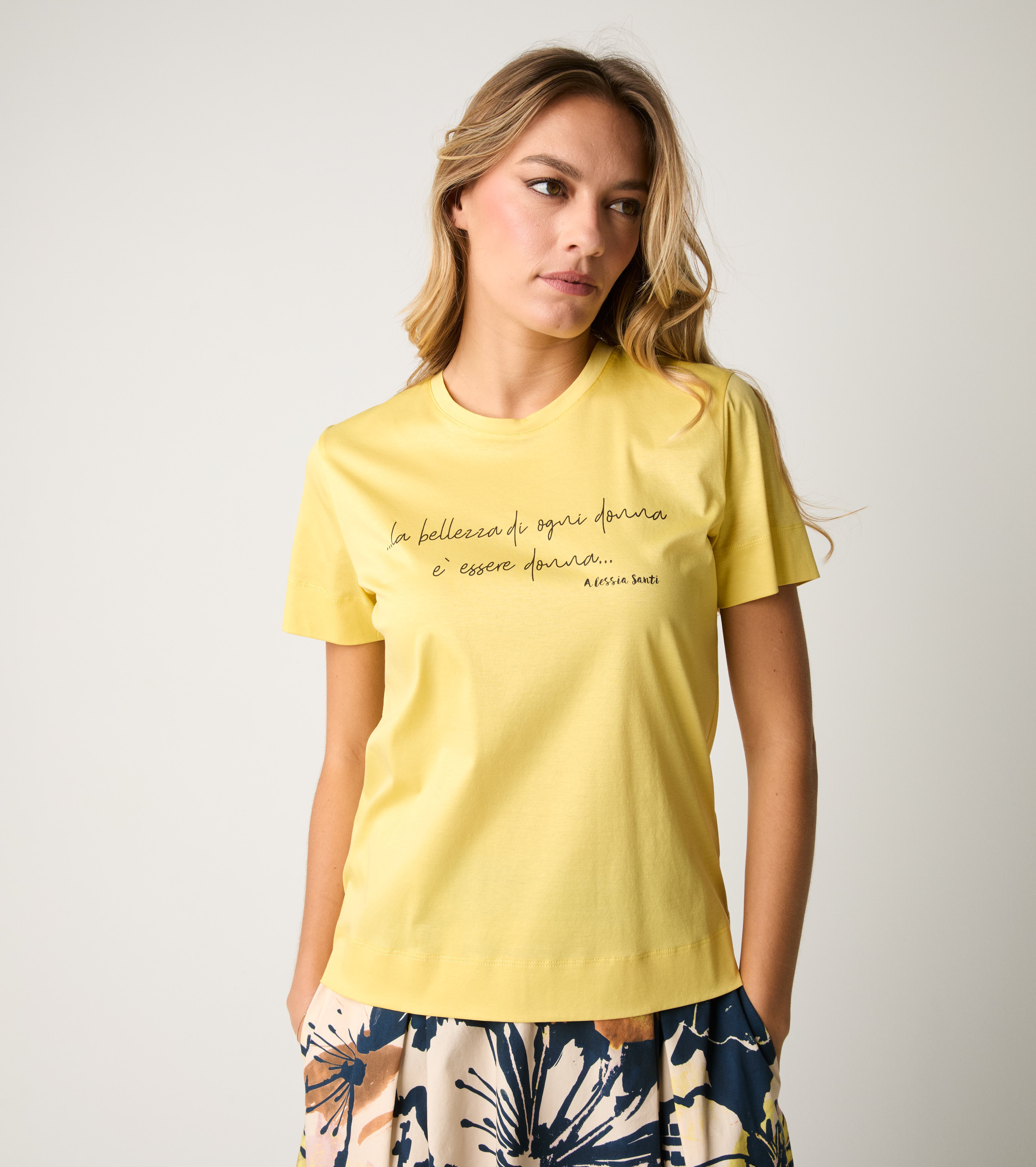 T-shirt con stampa lettering ananas