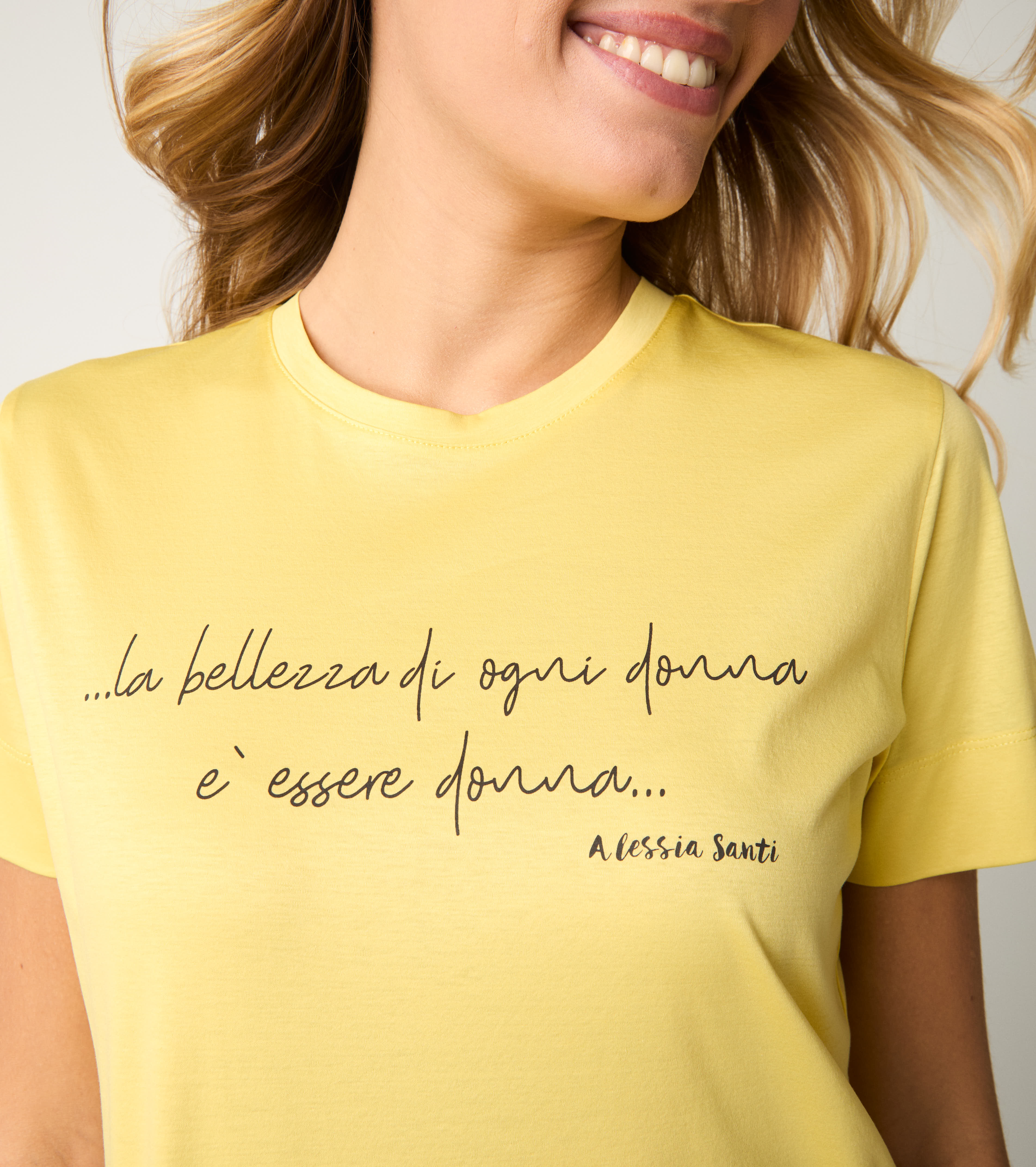T-shirt con stampa lettering ananas