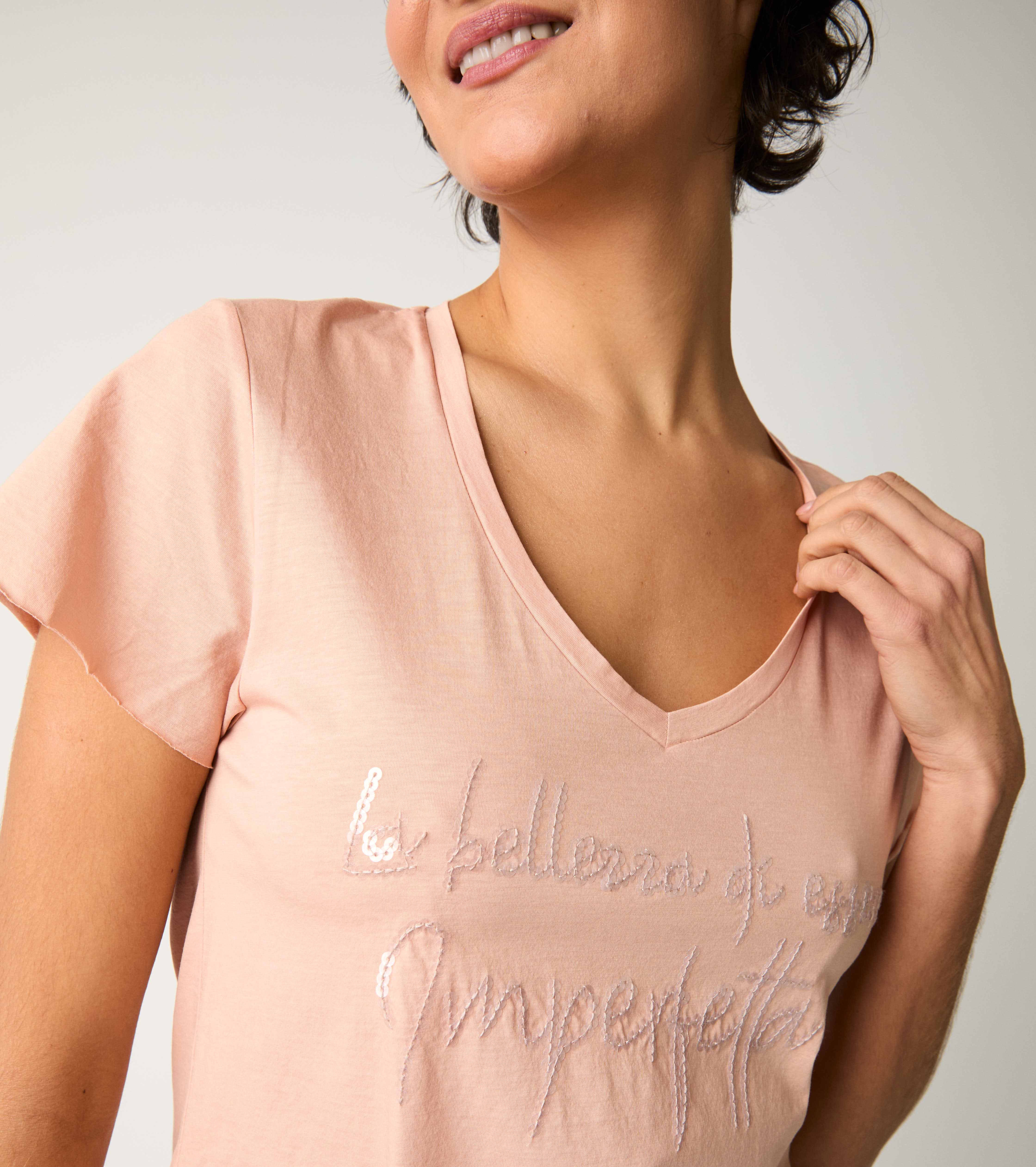 T-shirt con lettering confetto