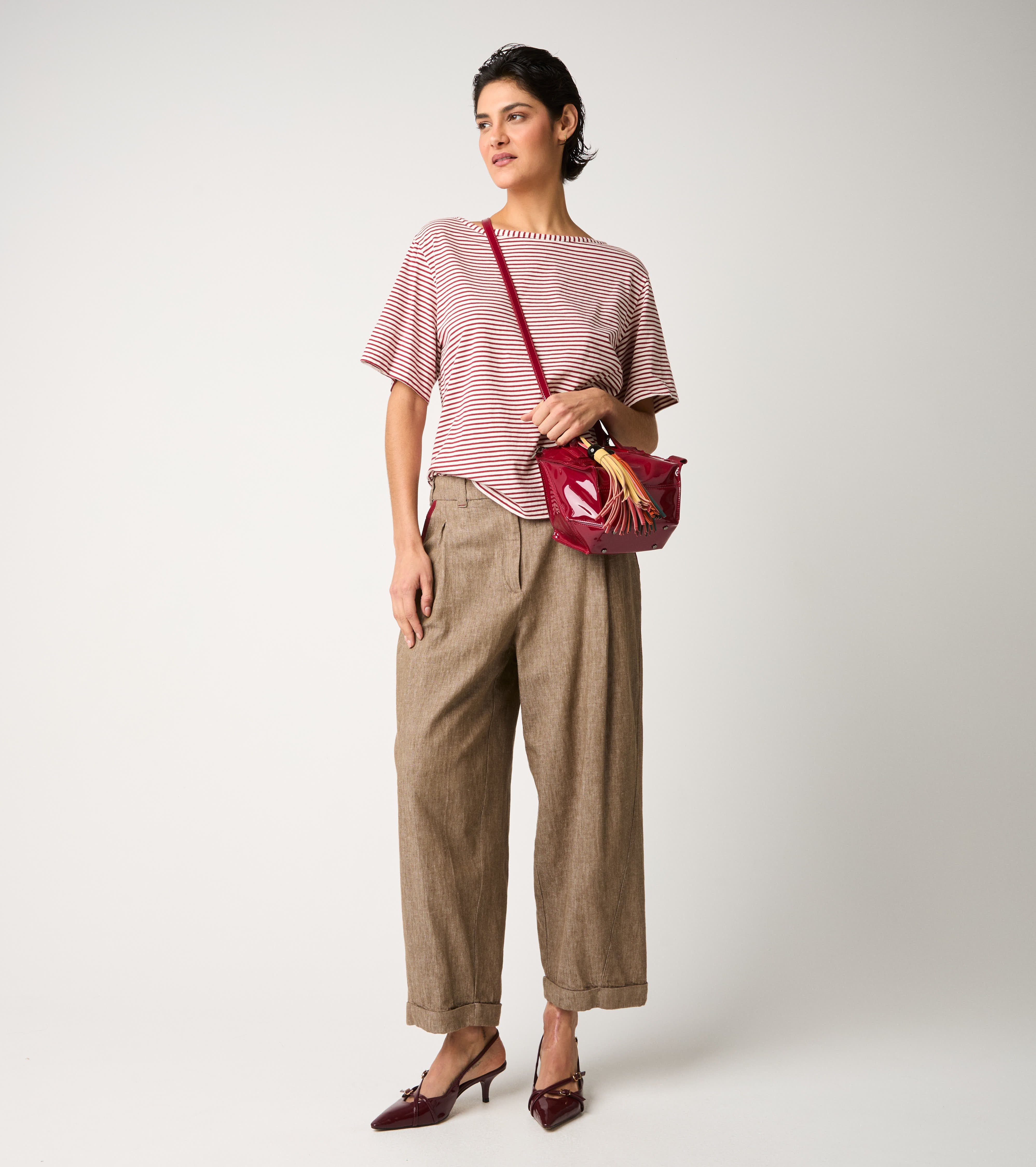 T-shirt a righe con scollo a barca bordeaux