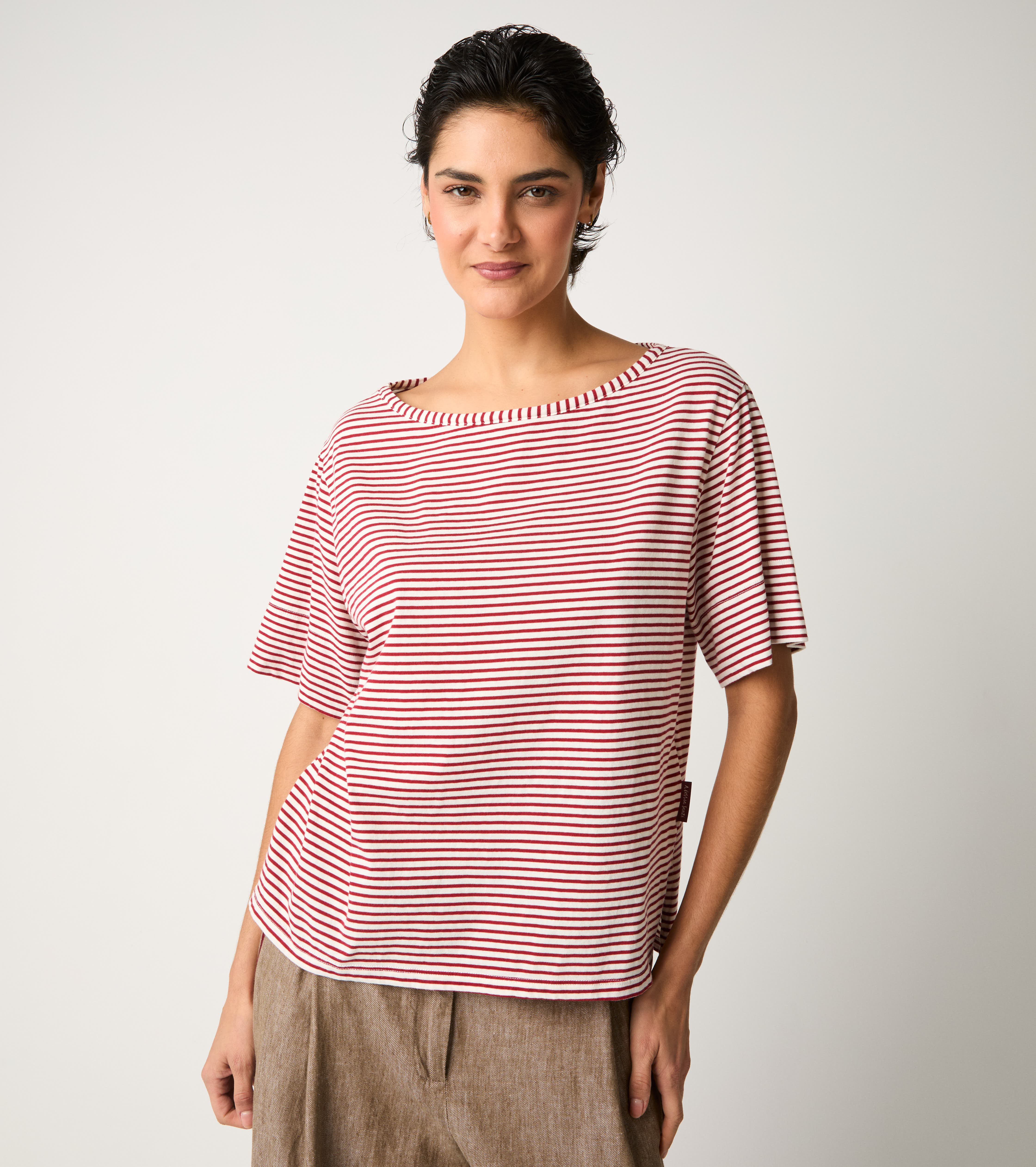 T-shirt a righe con scollo a barca bordeaux