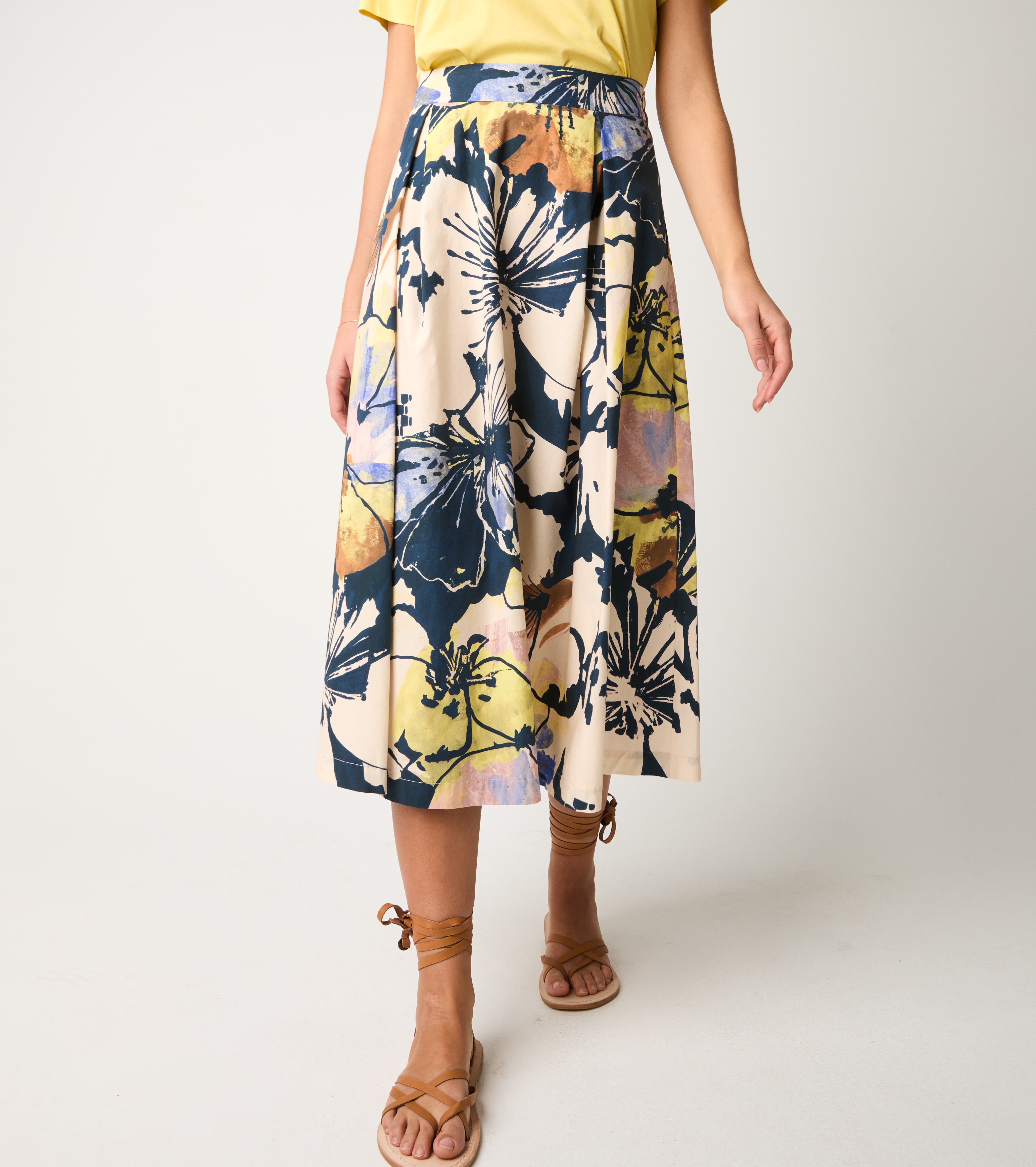 Флорална пола с дълъг ръкав