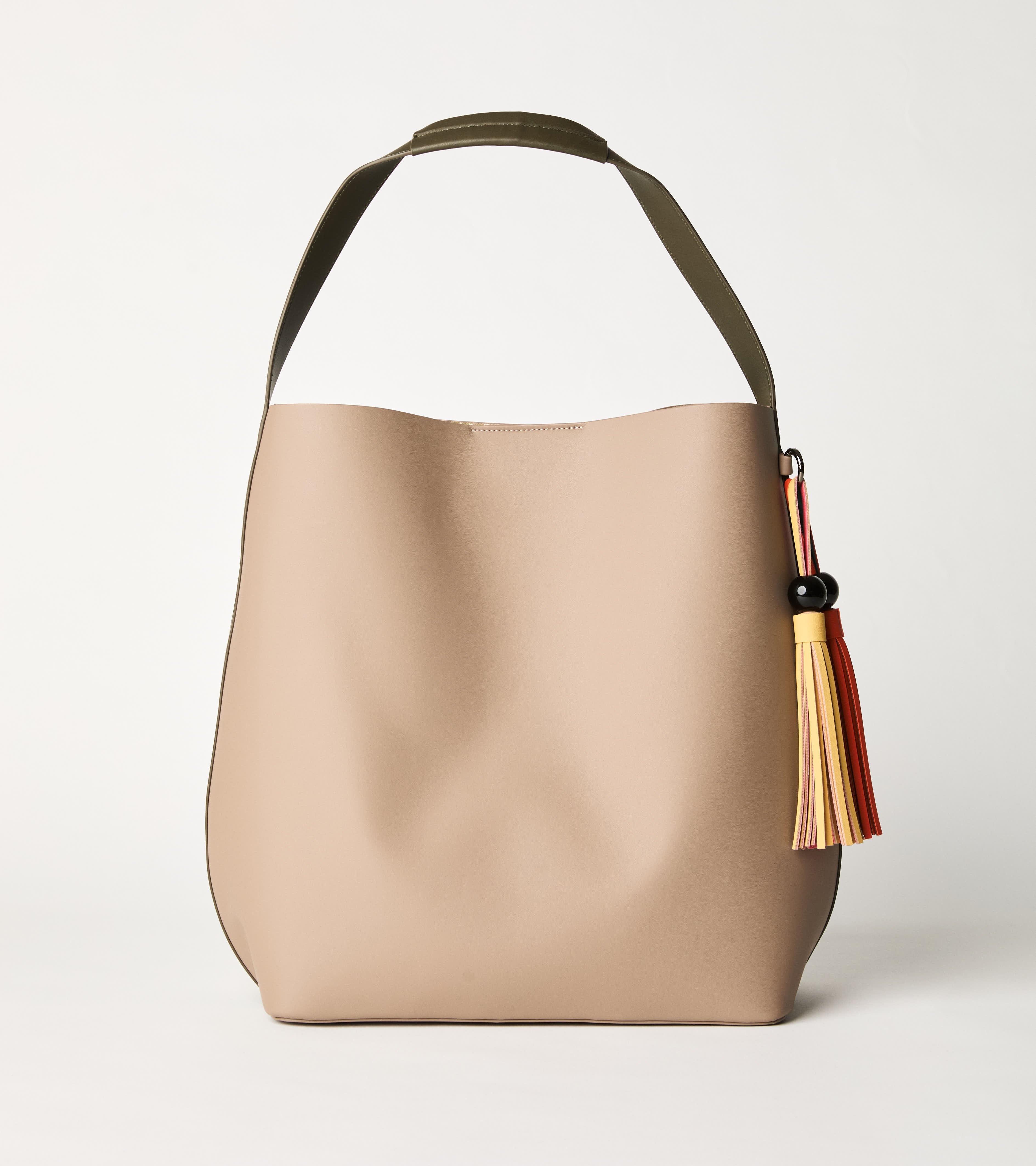 Borsa a spalla con nappine fango