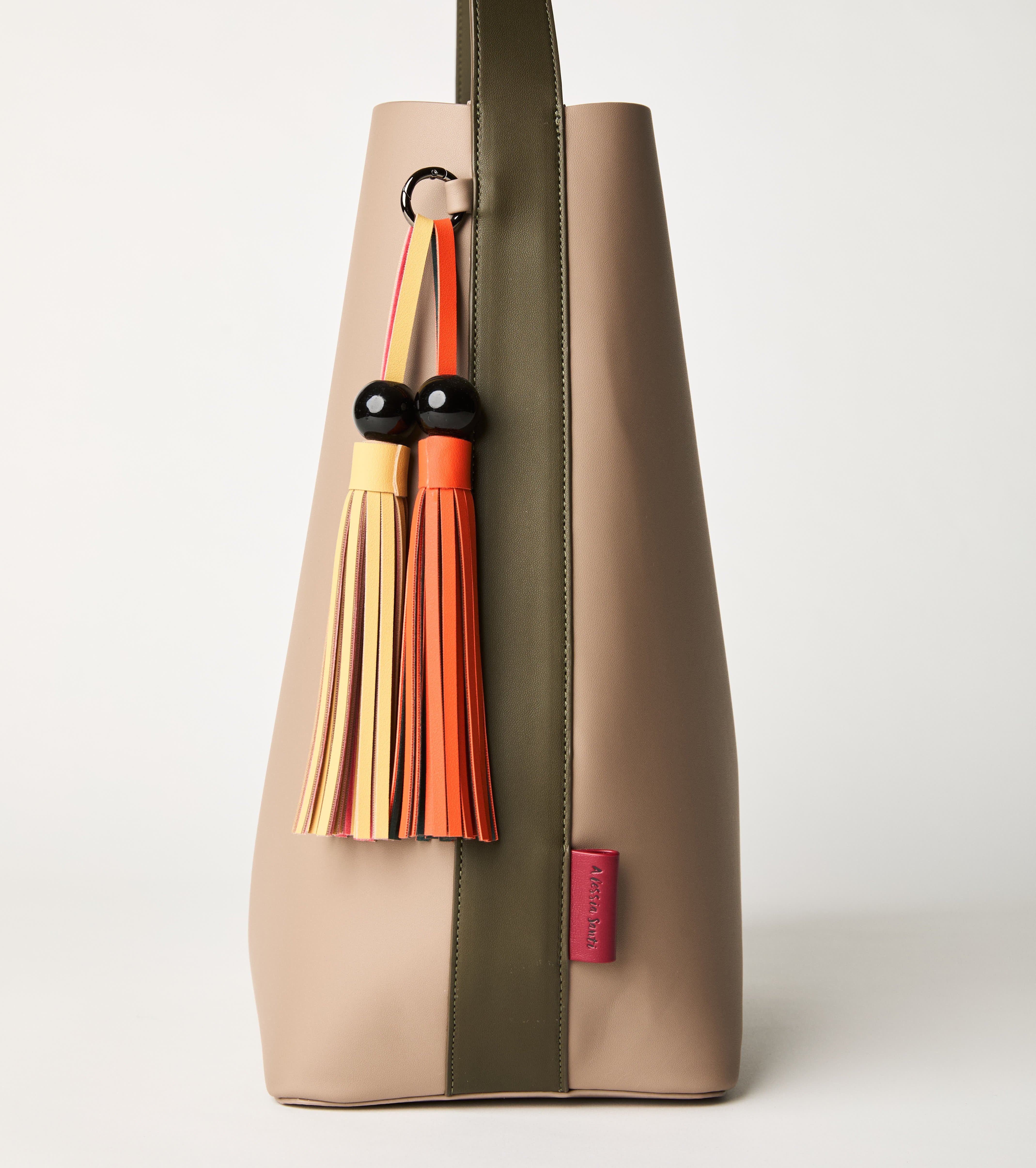 Borsa a spalla con nappine fango