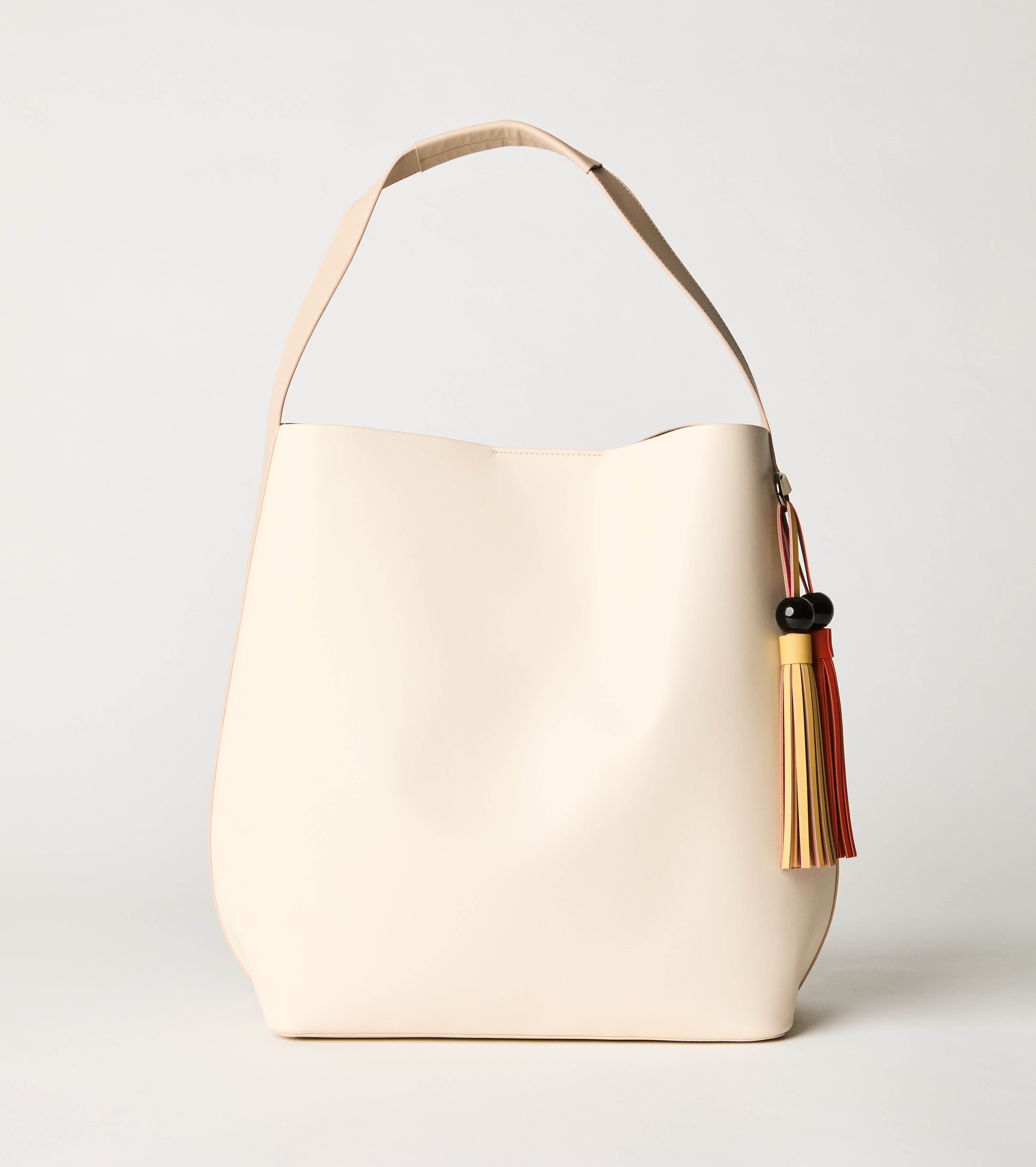 Borsa a spalla con nappine burro