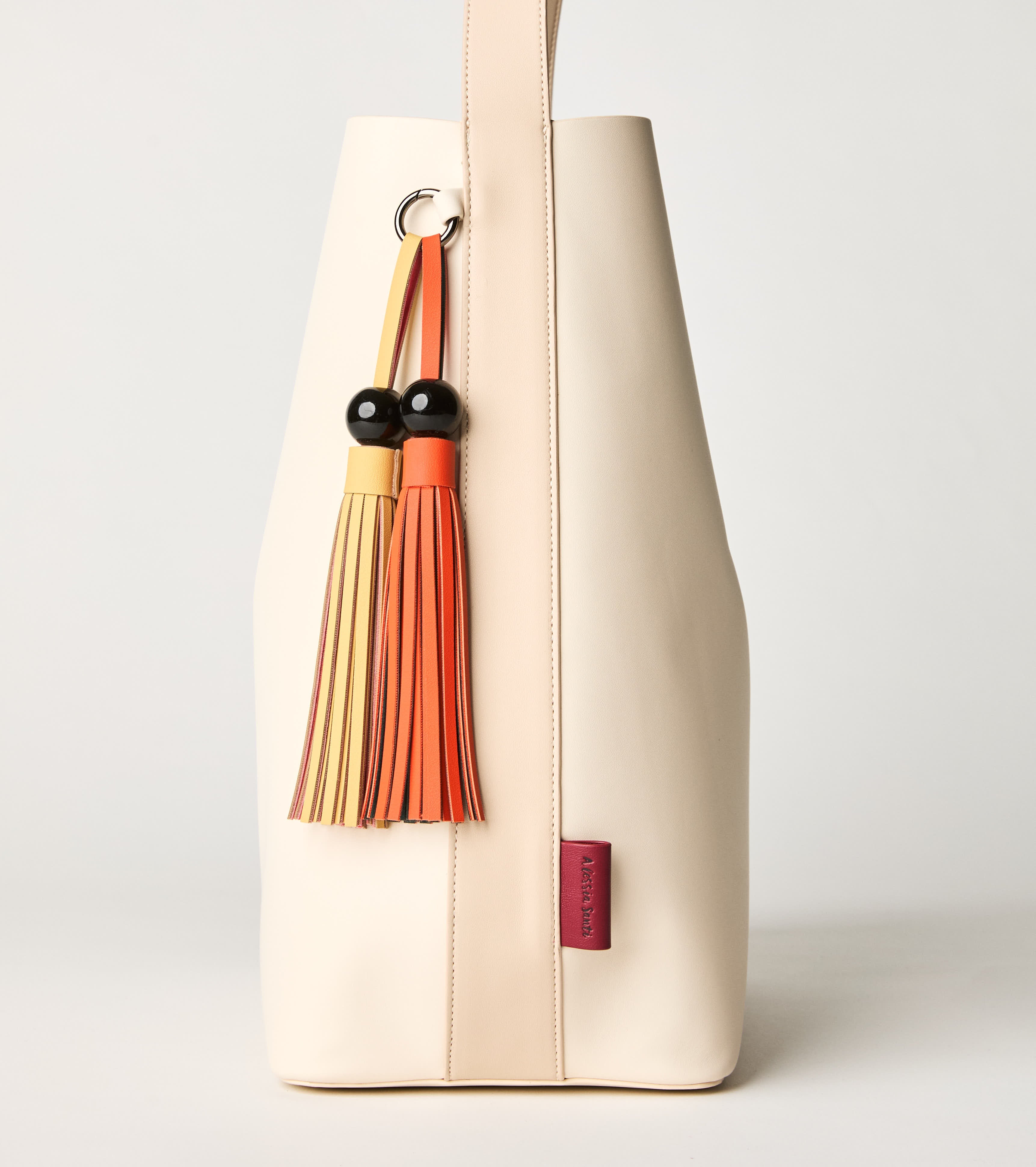 Borsa a spalla con nappine burro