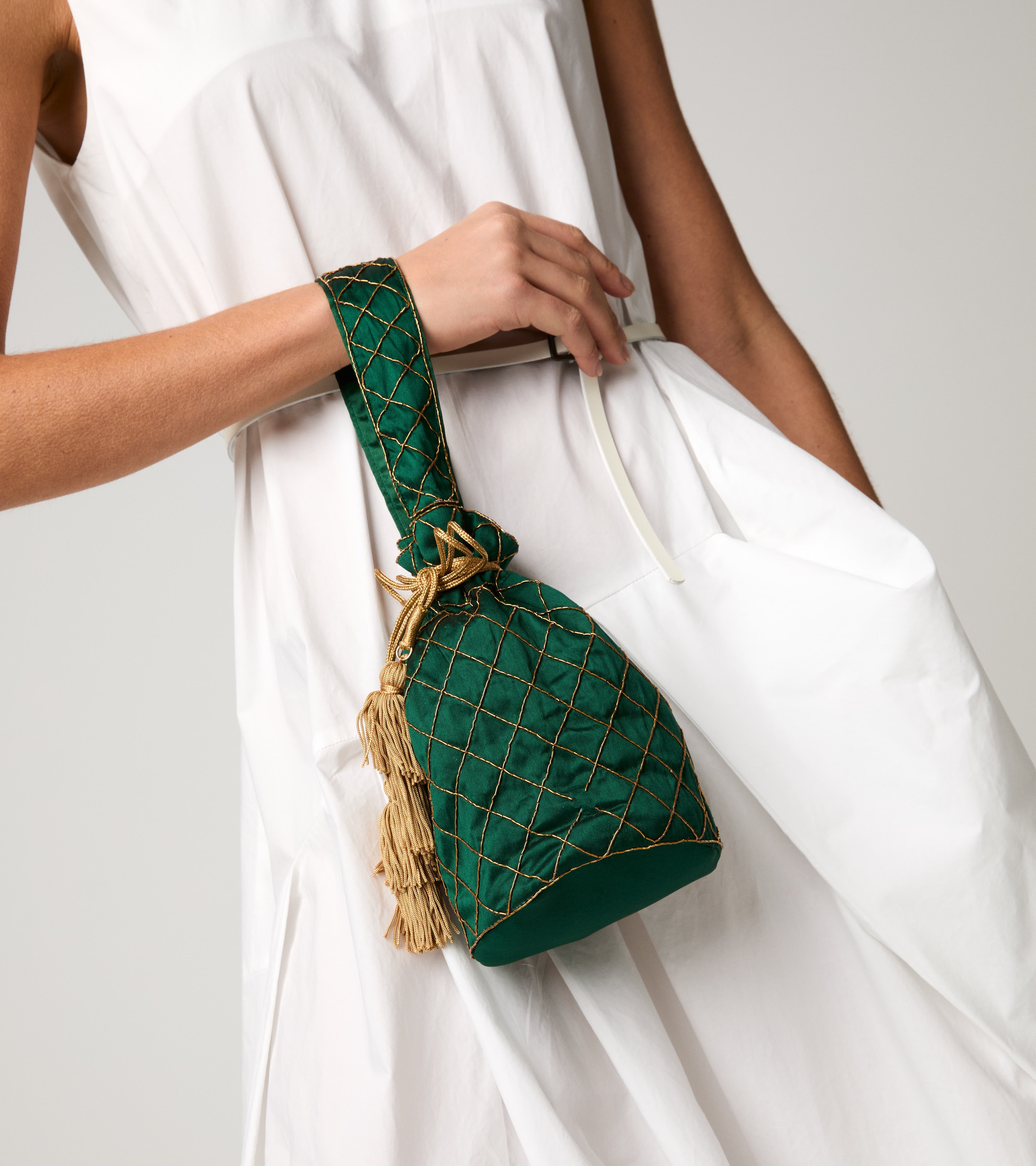 Borsa a secchiello lurex con nappine salvia