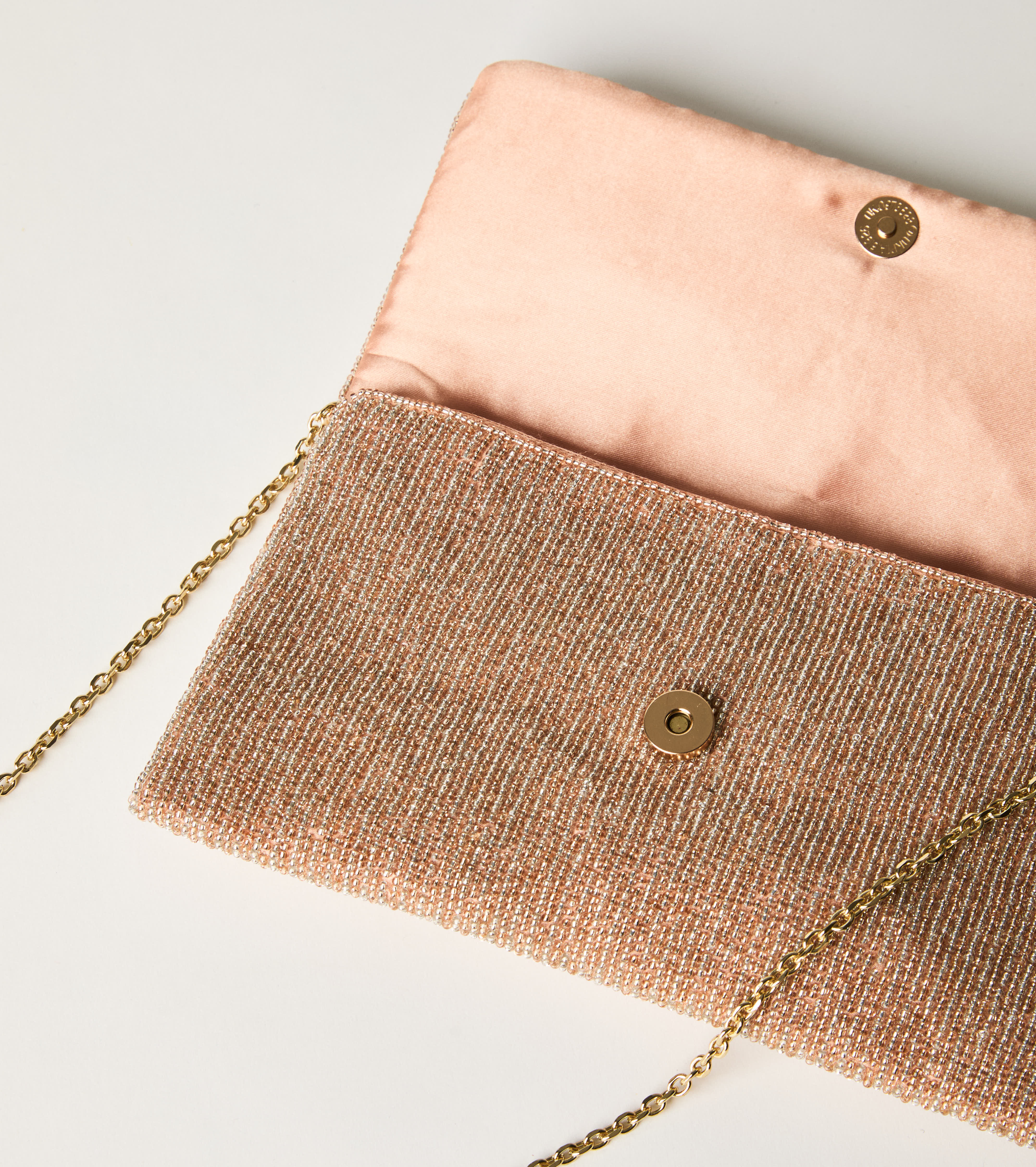 Borsa crossbody con catena e patta rosa