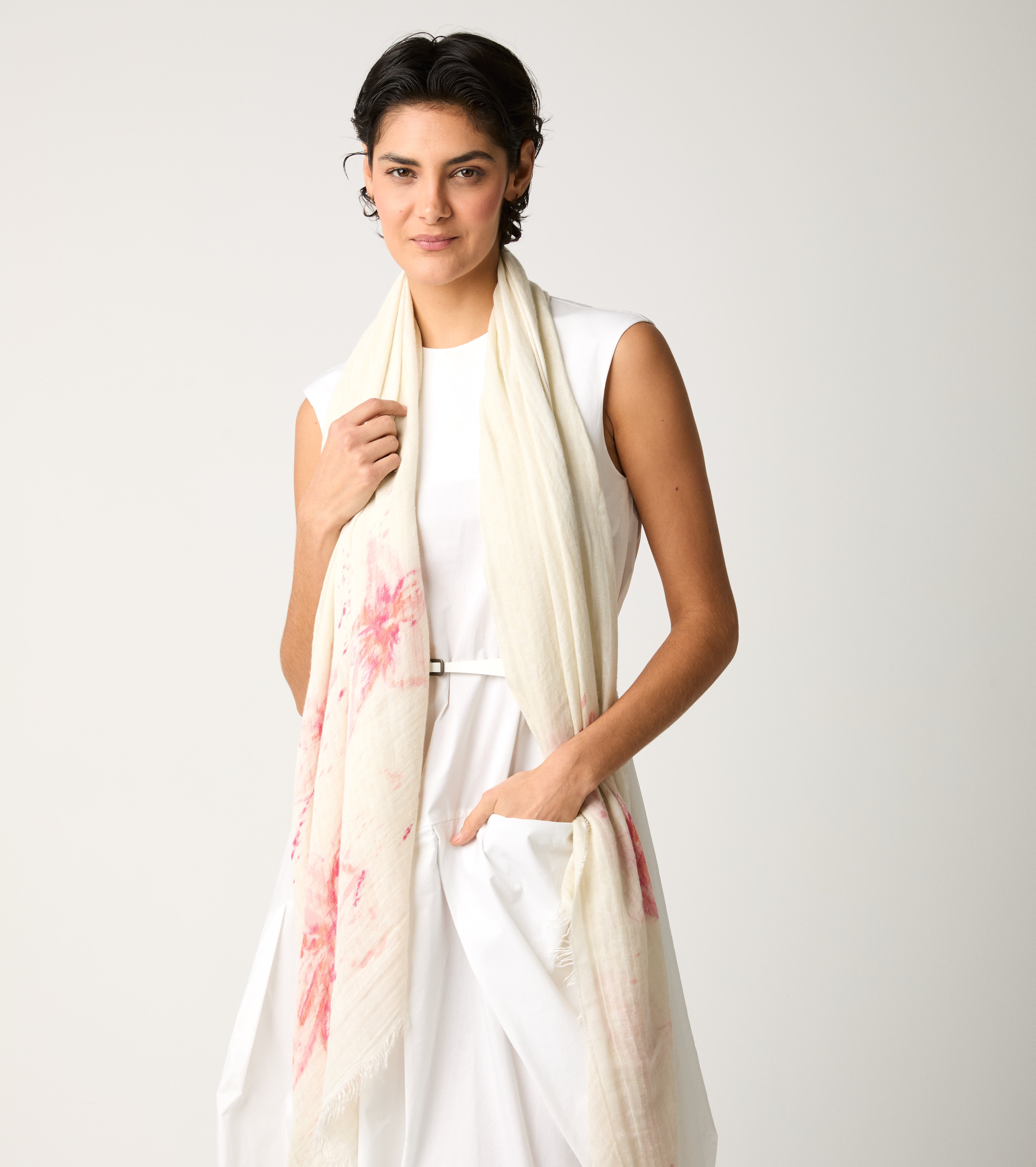 Sciarpa floreale con frange fiori