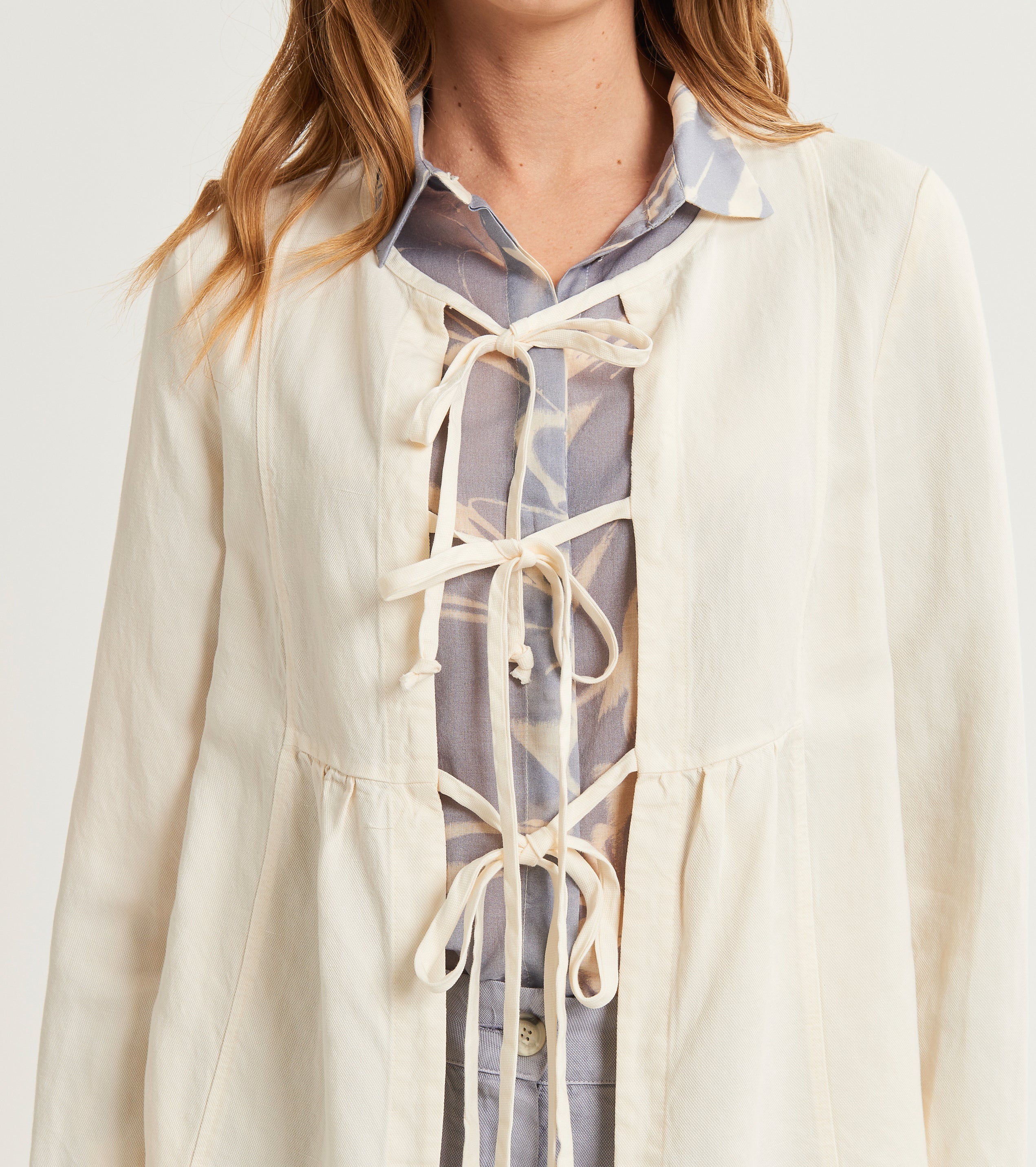 Jacket with ties